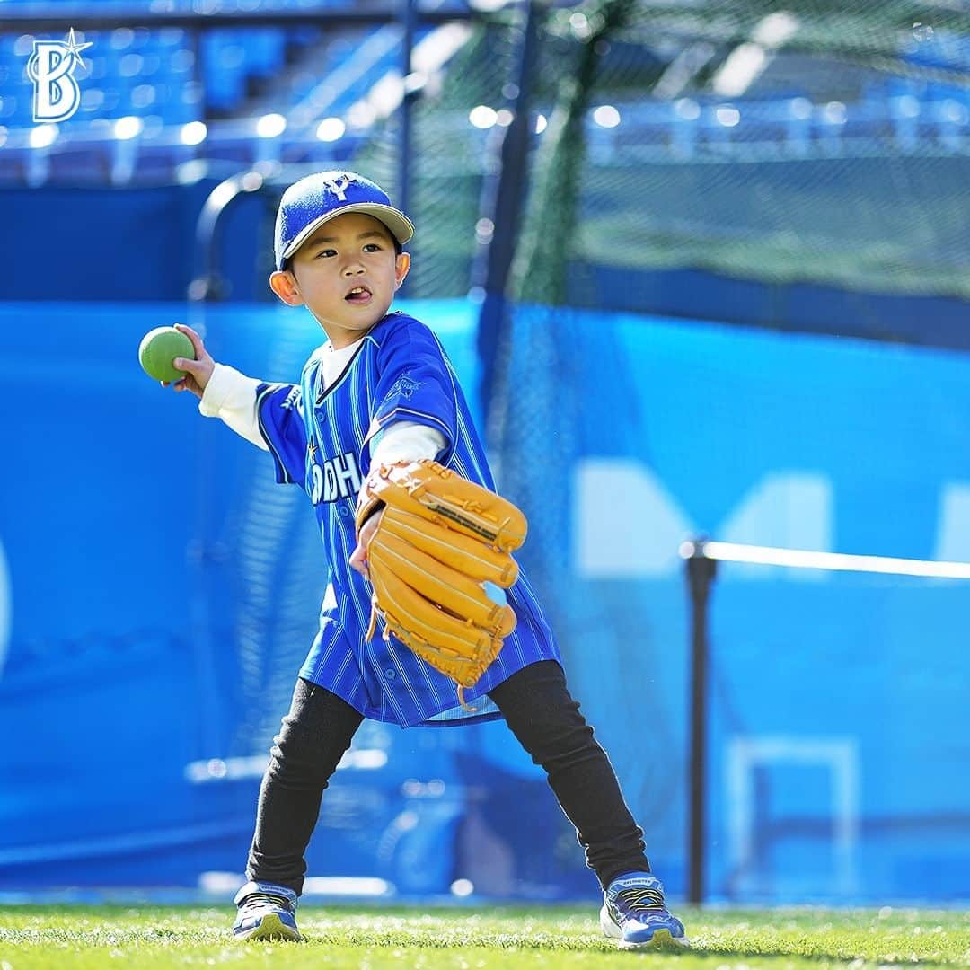 横浜DeNAベイスターズさんのインスタグラム写真 - (横浜DeNAベイスターズInstagram)「. 10/29(日)に新イベント『ハマスタB-PARK』を開催しました！  野球をやったことのない未就学児・小学生を対象に、野球の中の動き「投げる・捕る・打つ・走る」の要素を 楽しく学んでいただきました。  また、実際に部活動で野球をプレーする中学生約100名が運営に参加。  たくさんの皆さまにご来場いただきました！  #baystars」10月29日 17時45分 - baystars_official