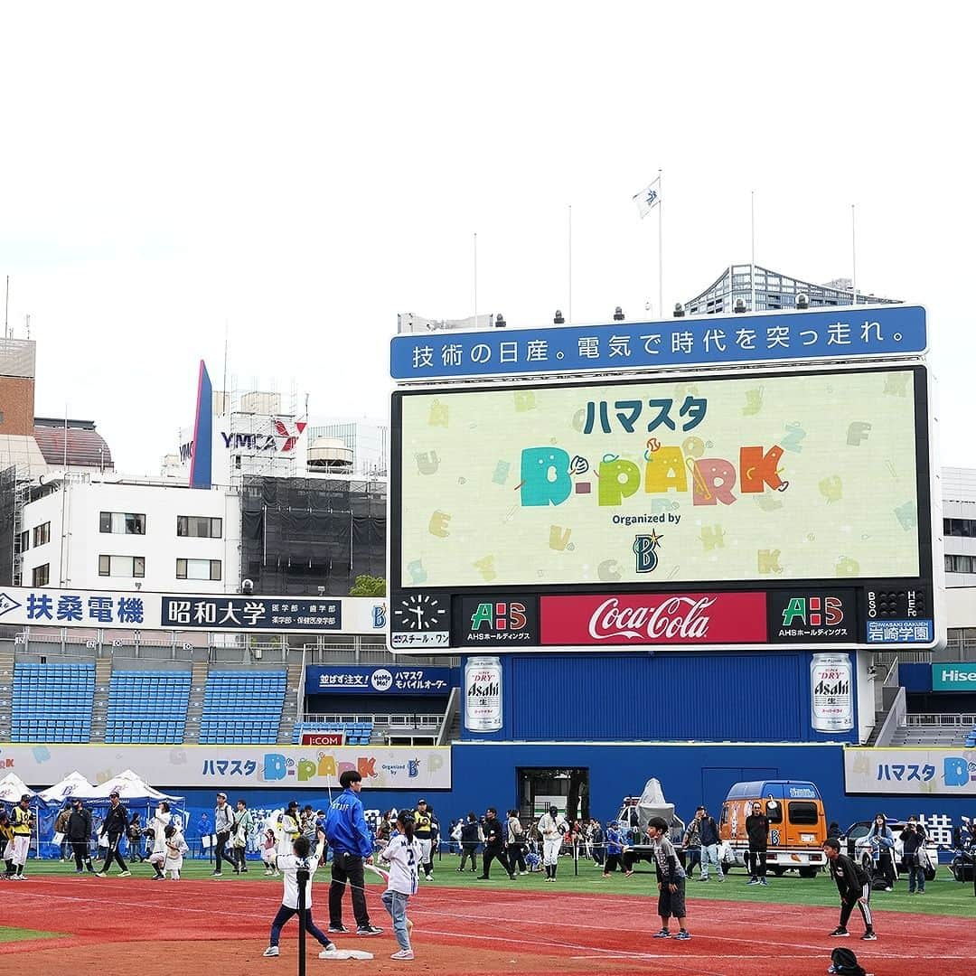 横浜DeNAベイスターズのインスタグラム：「. 10/29(日)に新イベント『ハマスタB-PARK』を開催しました！  野球をやったことのない未就学児・小学生を対象に、野球の中の動き「投げる・捕る・打つ・走る」の要素を 楽しく学んでいただきました。  また、実際に部活動で野球をプレーする中学生約100名が運営に参加。  たくさんの皆さまにご来場いただきました！  #baystars」