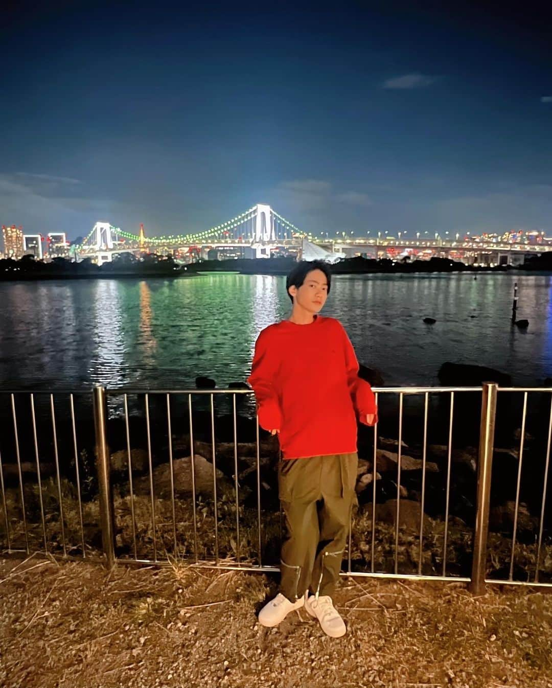 内田蓮のインスタグラム：「久しぶり〜 夜のレインボーブリッジ🌉 寒かったけどキレイだった、帰りはちゃんとレインボーブリッジを通って帰ったよ👍  #内田蓮 #ニコラ #nicola #ニコラメンズモデル #メンモ #メンズモデル #レインボーブリッジ #夜景」