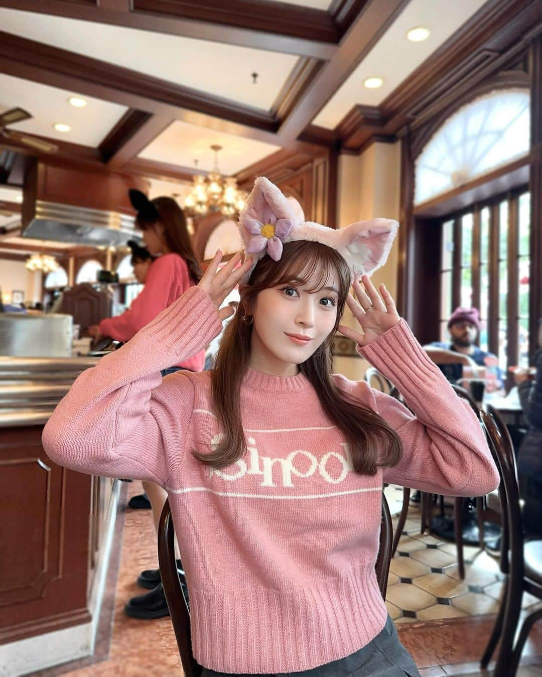 黒田莉来のインスタグラム：「女の子はみんなピンク好きだよね🍑♡  2回目のリーナベルちゃん🐇  #tokyodisneyland」