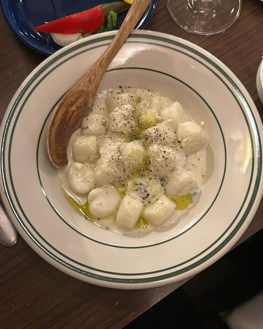 のインスタグラム：「@risottocurrystandard 💛🥂🍛  料理も美味しくて、ワインも美味しくて、店内も素敵で…。最高な夜を過ごしました☺️  #渋谷ディナー #モデル #2003 #ハーフモデル #fyp #japan」