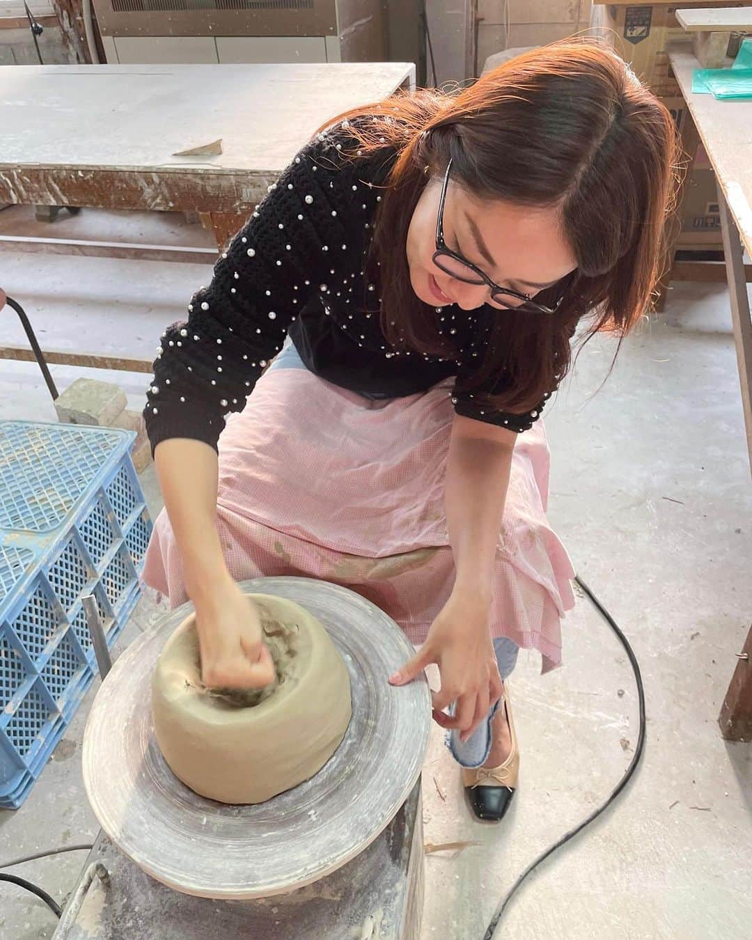 中川聴乃さんのインスタグラム写真 - (中川聴乃Instagram)「陶芸をしてきました。 今年は大皿へ再チャレンジ✨  出来上がりがとても楽しみです☺️  #陶芸 #守山窯」10月29日 17時58分 - nakagawaakino24