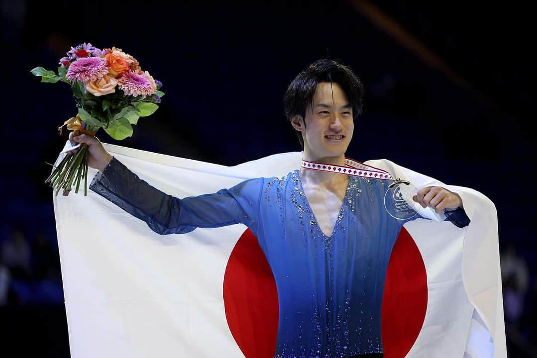 山本草太のインスタグラム：「📝 Yamamoto (JPN) wins turbulent Men’s event to claim first ISU Grand Prix title  Read the review now! 👉 #LinkInBio   #FigureSkating #GPFigure」