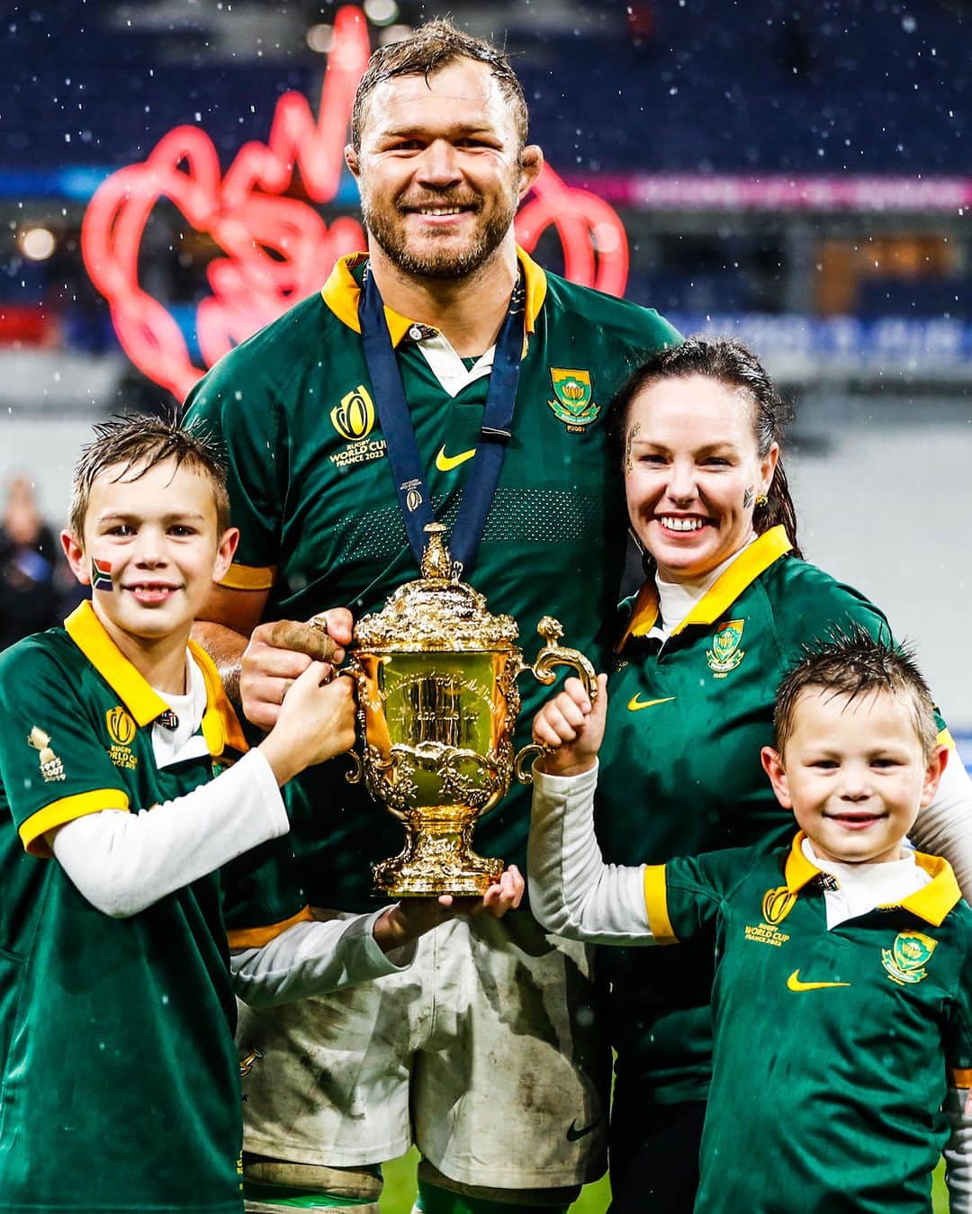 ラグビー南アフリカ代表のインスタグラム：「The #Springboks family 🫶 #StrongerTogether」