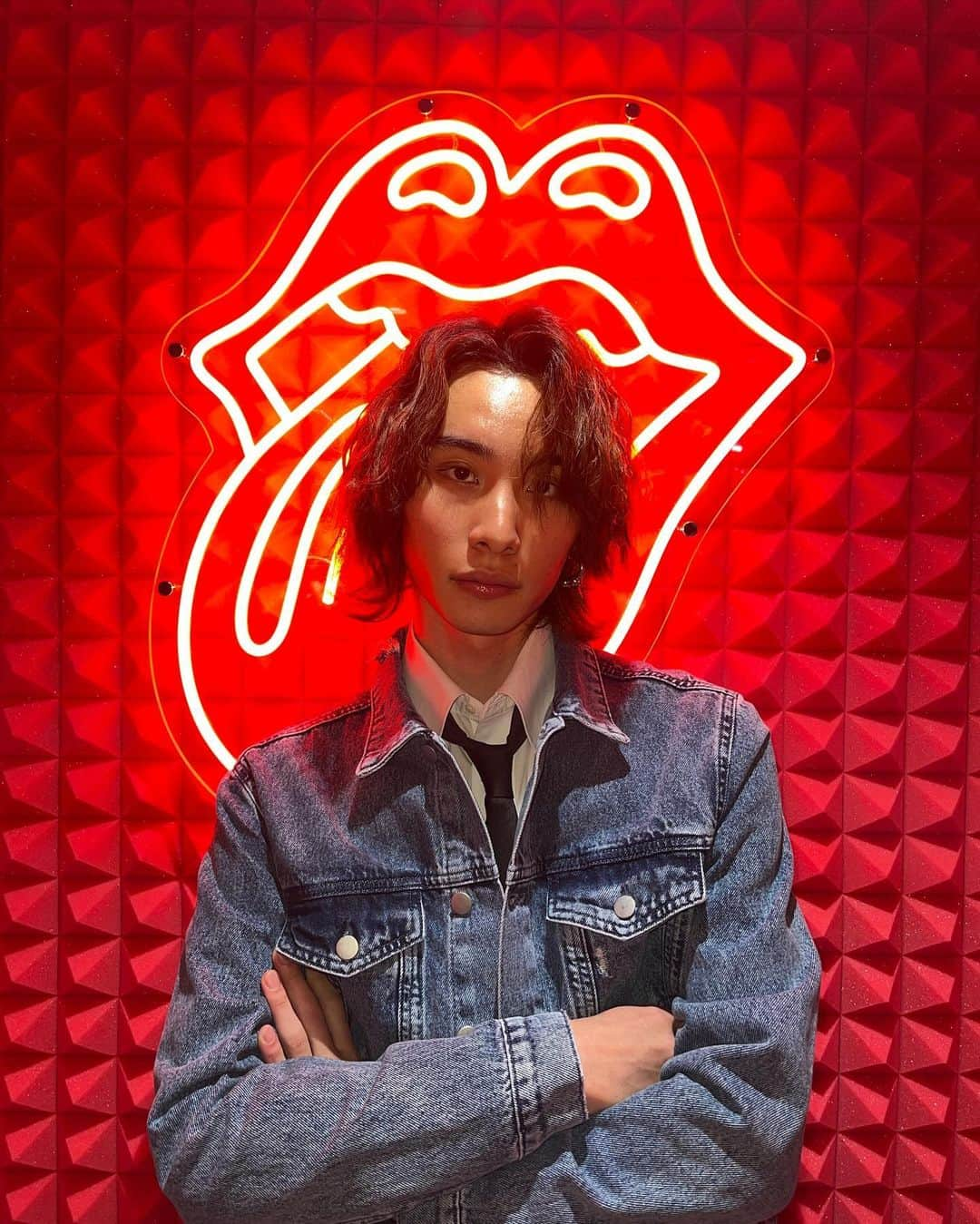 山下諒真のインスタグラム：「👅👅 @therollingstones @universal_music_store_harajuku」