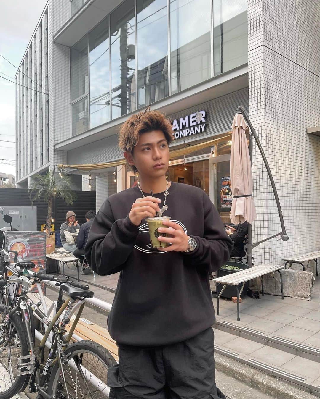 ハリューのインスタグラム：「☕️✨❤️ ここのコーヒー店美味しいの💖 今日は抹茶の気分だったから、 抹茶ラテ飲んだ🍵  コーヒー美味しいお店オススメあったら 教えてください🥰  #egg#エッグ#eggモデル #eggメンズモデル#俳優 #gal#ギャル#ぎゃう#ギャル男 #hryu#ハリュー#ハリュースタイル #おっはりゅー#はりゅー#はりゅスタ #メンズ#メンズモデル #ファッション#メンズファッション #コーデ#メンズコーデ #メンズヘア#ヘアスタイル #ヘアセット#メンズヘアセット #美容#メンズ美容」
