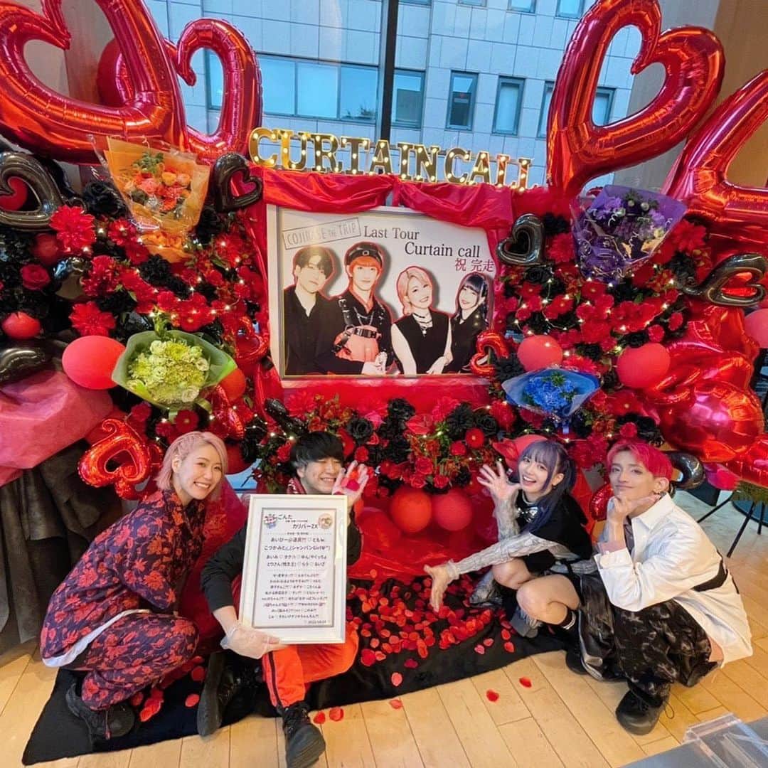miumeさんのインスタグラム写真 - (miumeInstagram)「あれから1年。  今でもとりっぱーの愛を感じる瞬間がこの日をより輝かせてくれています😌💐 これからもずっと私達の心を温かくしてくれる思い出💜💙🧡💚」10月29日 18時09分 - miume_1220