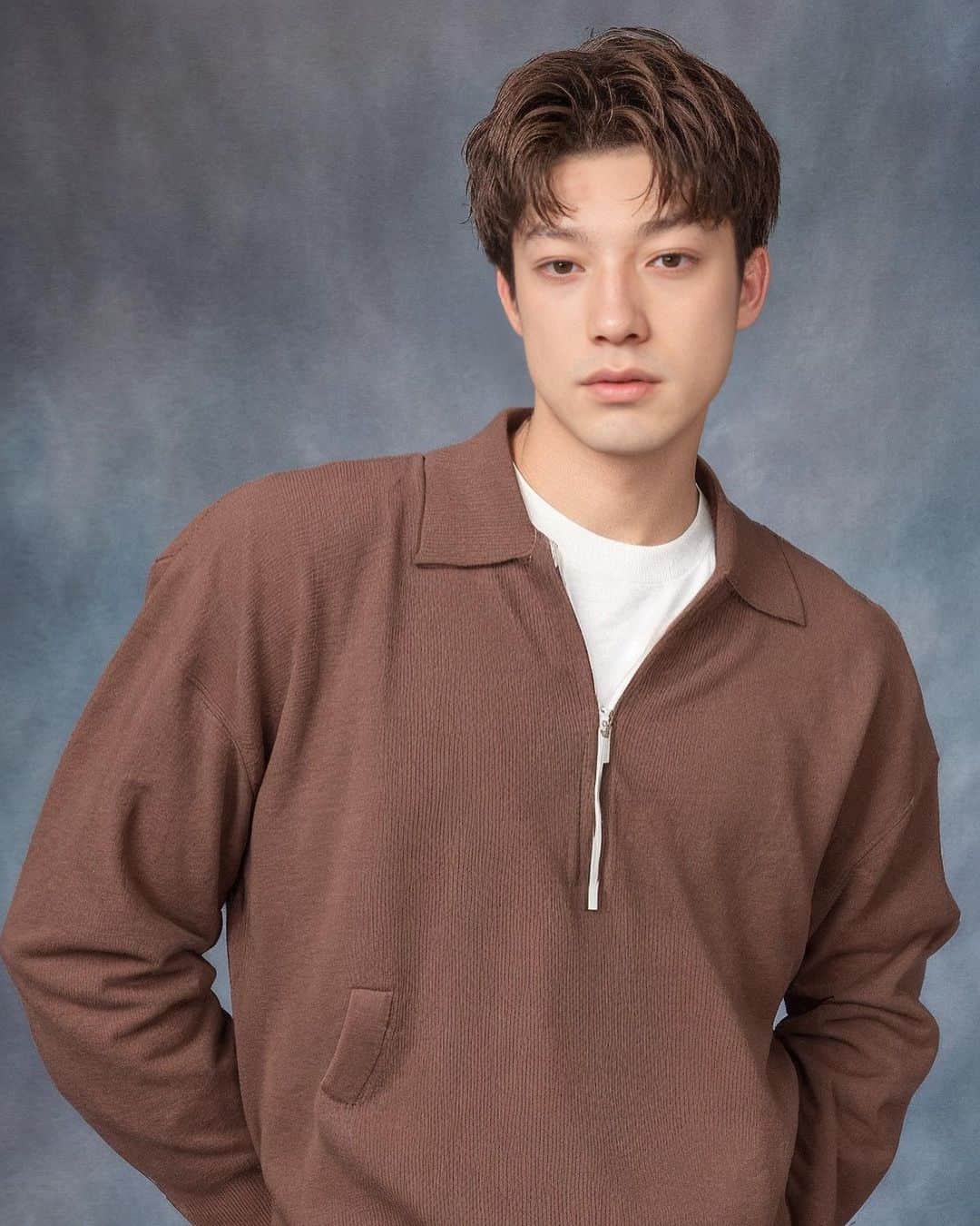 並木一樹さんのインスタグラム写真 - (並木一樹Instagram)「流行りには遅れて乗るタイプなので、今更ながらやってみたAIイヤーブック  ヤバいアルバムが完成した  猫がシュールで可愛かったです  好みのナミキを是非コメントに残していってください☝︎✨  #AIイヤーブック」10月29日 18時10分 - casi_namiki