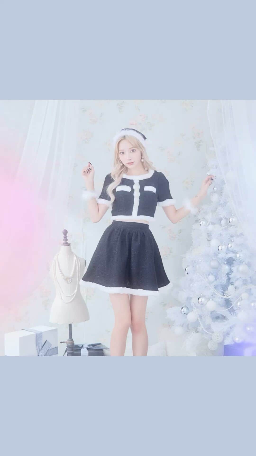 のインスタグラム：「. BLACK SANTA‎🖤 今年の冬はブラックサンタで大人っぽく♡  * * * * * * * * * * * * * * * * * *  🔍No.8039SBdzc￥11,640+tax * * * * * * * * * * * * * * * * * *  #サンタコスチューム #コスチューム #サンタクロース #サンタコスプレ #クリスマス #クリスマスイベント #クリスマスパーティー #コスプレ #cosplay #コスプレ通販 #santaclaus #christmas #christmasparty #サンタ買うならシュガー #キャバドレス通販 #キャバ通販 #ドレス通販 #ドレスショップ」