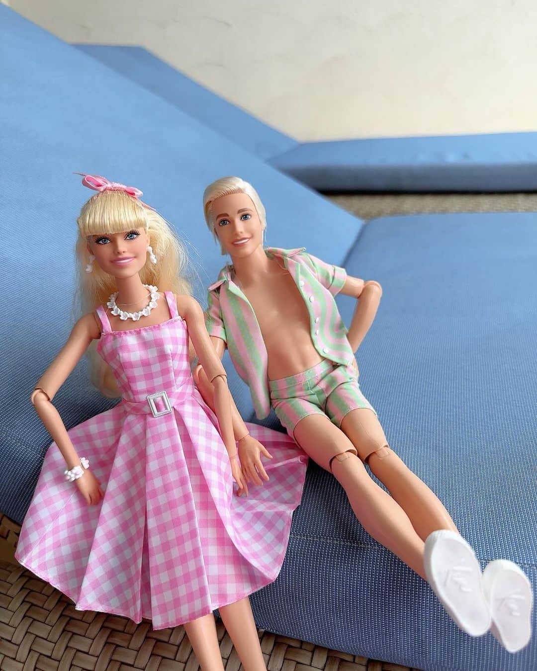 川崎希さんのインスタグラム写真 - (川崎希Instagram)「Barbie＆Ken💗💗💗  すっごく早起きして準備して撮影したよ💕  Kenの服はこんなかんじの売ってなくてガムテープで作りました😂笑  動画バージョンをYOUTUBEにアップしたからよかったらみてね💕  #barbie #barbiemovie #barbiecosplay  #バービー　#ケン」10月29日 18時18分 - kawasakinozomi