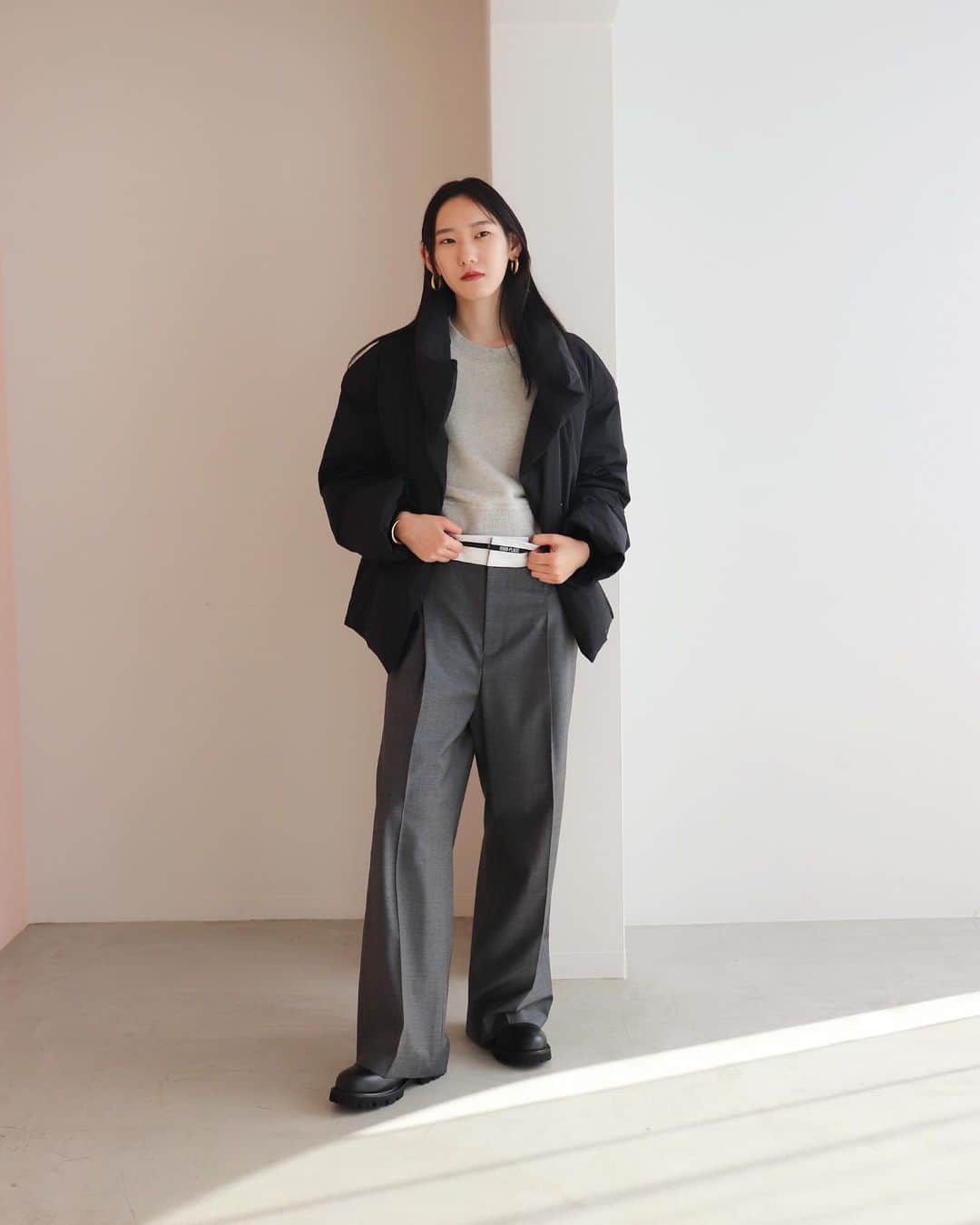 plageのインスタグラム：「R’IAM-PLAGE 2023AW 11/4sat.ON SALE ⁡ ⁡ ・R’IAM ショートダウン No.23020922604040 ¥47,300 col:ブラック/ナチュラル size:36/38 ⁡ ・R’IAM VCROPPEDスウェット No.23070922300040 ¥18,700 col:グレー size:free ⁡ ・R’IAM LOGO Trousers パンツ No.23030922311040 ¥27,500 col:グレー/ベージュ size:34/36/38 ⁡ ※WEB予約販売中 11/4 10時通常販売開始予定 ⁡ ⁡ ⁡ #Plage #プラージュ #baycrews #ベイクルーズ #fashion #ファッション #coordinate #コーディネート #RIAMPLAGE」