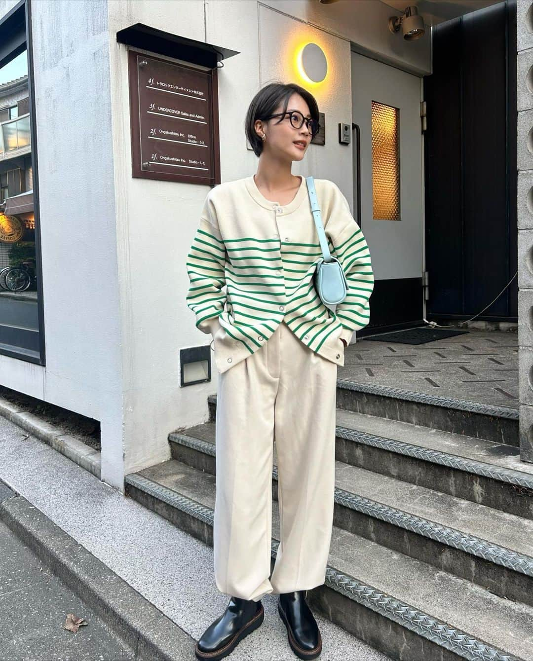 藤野結衣さんのインスタグラム写真 - (藤野結衣Instagram)「🍁🥾 . . . . #clarks #クラークス #秋コーデ #ショートヘア #ショートスタイル」10月29日 21時15分 - yui_fujino