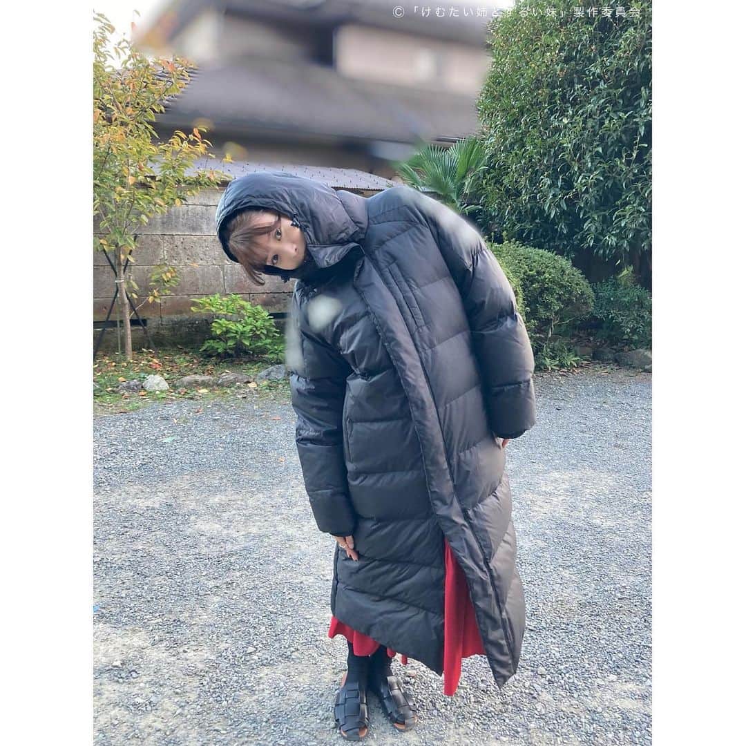 けむたい姉とずるい妹のインスタグラム：「. らん( #馬場ふみか さん) が #ナナナ のマネをしてくれました💟 『7』 を表現してくれています（笑）  ／ 『#けむたい姉とずるい妹 』 第4話は明日！ 10/30(月)夜11:06放送🪄 ＼  1〜3話は #TVer で無料配信中🎗 tver.jp/episodes/ephmzz9lqr  U-NEXTなどでも配信中💠  #テレビ東京 #けむずる  #栗山千明 #馬場ふみか #栁俊太郎  #桜田通 #雛形あきこ  #オフショット」