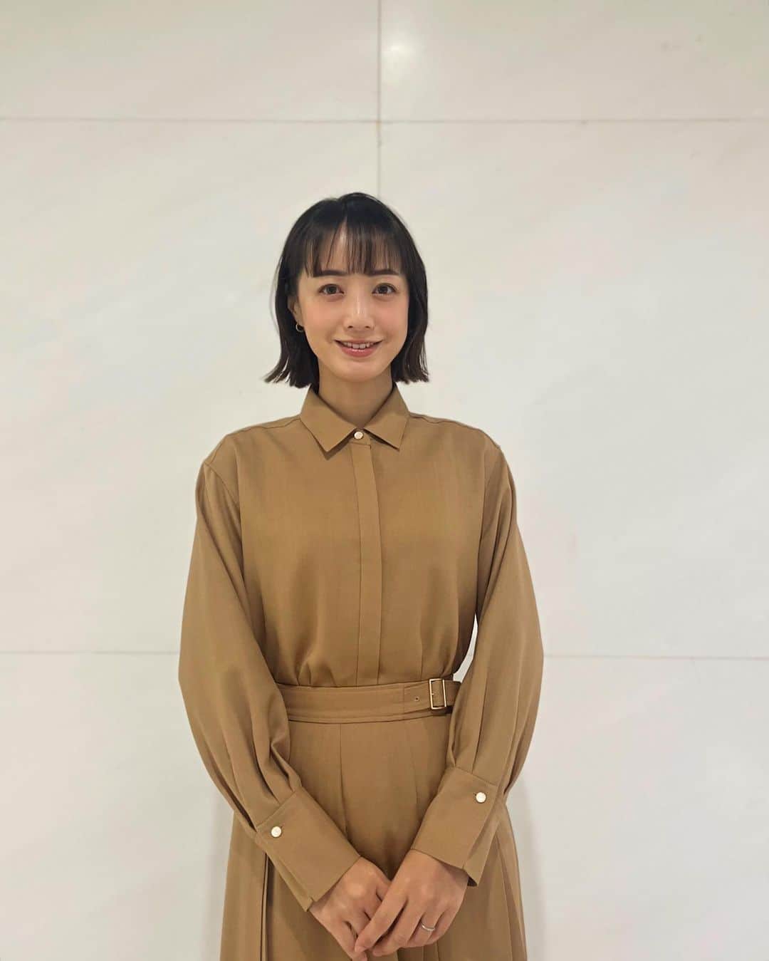 八木麻紗子のインスタグラム：「. 日曜日のスーパーJチャンネル、 ご覧いただきありがとうございました。  トップス＆スカート @rope_jp   全身ベージュコーデ🍂 秋ですねぇ。 六本木ヒルズ周辺で見かけた子どもたちの仮装姿が とても可愛かったです😚  #スーパーJチャンネル #テレビ朝日 #八木麻紗子  #ベージュコーデ #ootd #halloween #🎃」