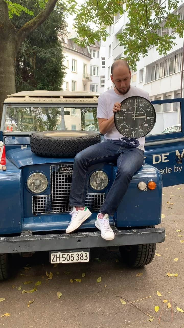 Maurice De Mauriac Zurichのインスタグラム：「Here is a short reminder to adjust your #watches to the right #time, its #wintertime now.⏱ ...And yes, we really have a #wallclock in the #frontwheel of our Watchmobile. #MauriceDeMauriac #MDM #timechange #wintertime #landrover #landroverseries #timechange」