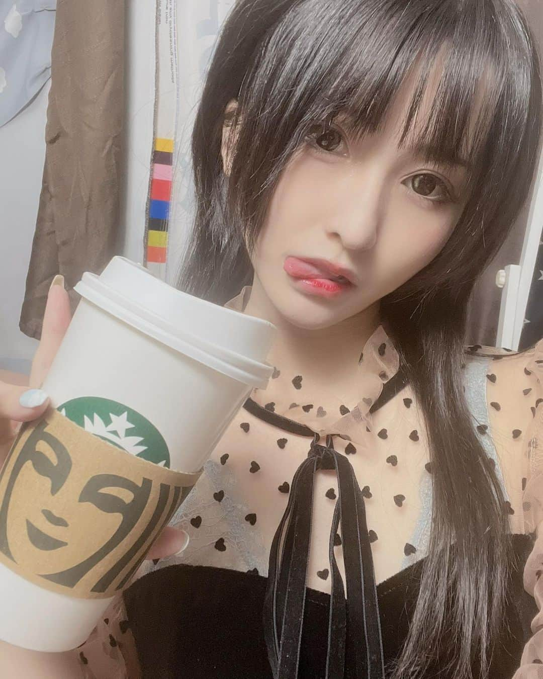 辻りんさんのインスタグラム写真 - (辻りんInstagram)「ぽんぽこから スターバックスコーヒーの 券貰ったから もらった1時間後にしっかり使った🤗✨️  ありがとうございます🥳  #スターバックス #スタバ #ココア #すたーばっくす #カフェ #東京駅」10月29日 18時56分 - tsujilean