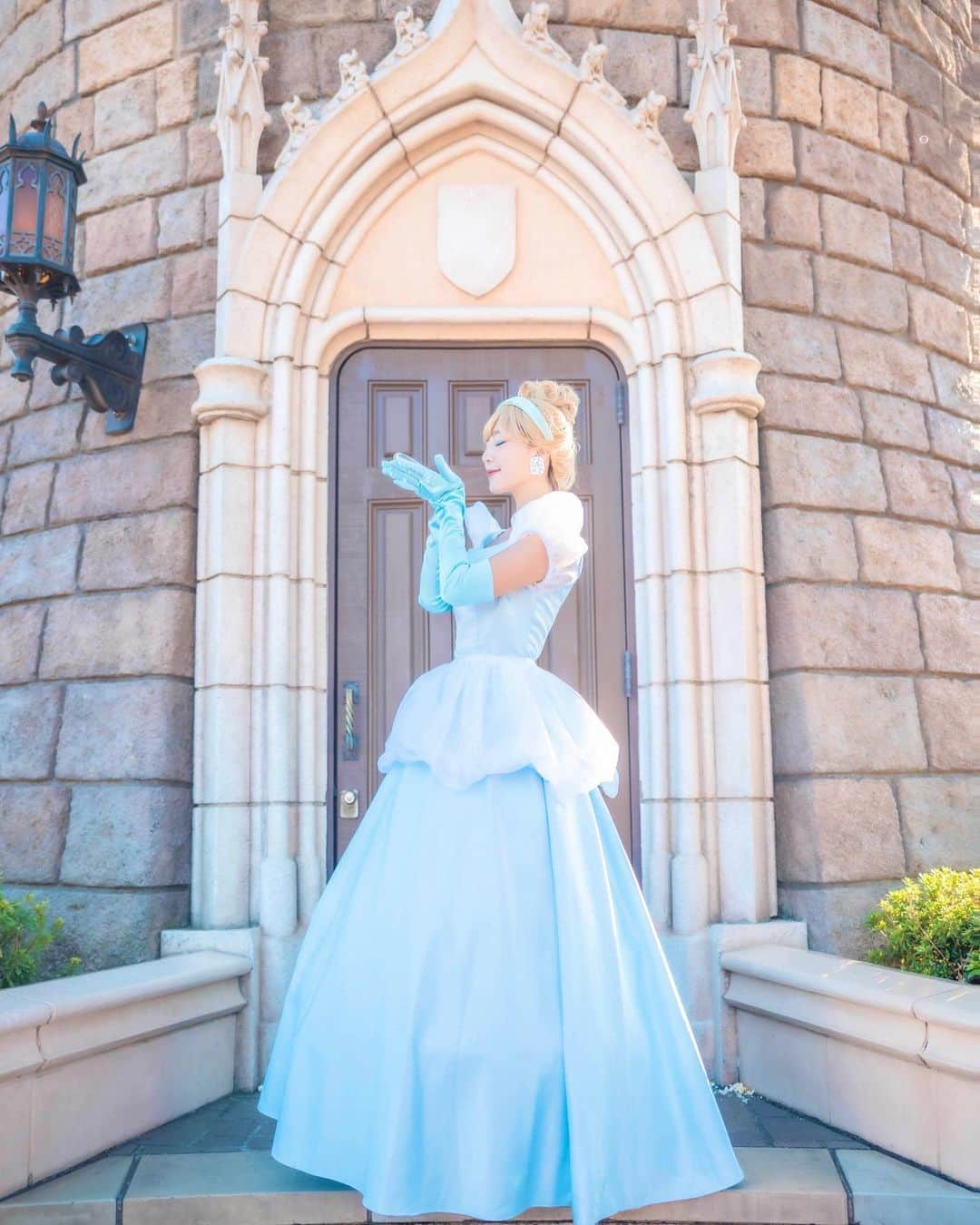 桑原茉萌さんのインスタグラム写真 - (桑原茉萌Instagram)「If you keep on believing, the dreams that you wish will come true.  信じていれば、夢は叶う💎✨  📸 @hikarukunphoto   #ディズニーハロウィン #dハロ #disneyhalloween #dハロ仮装 #disney #disneyland #disneyphotography #バチェラー #bachelor #disneygram #ディズニー #ディズニーランド #ディズニー写真部 #disneyworld #disneysea #シンデレラ #cinderella #シンデレラ城 #シンデレラストーリー #princess #cindy_kawaii」10月29日 18時49分 - cindystory__