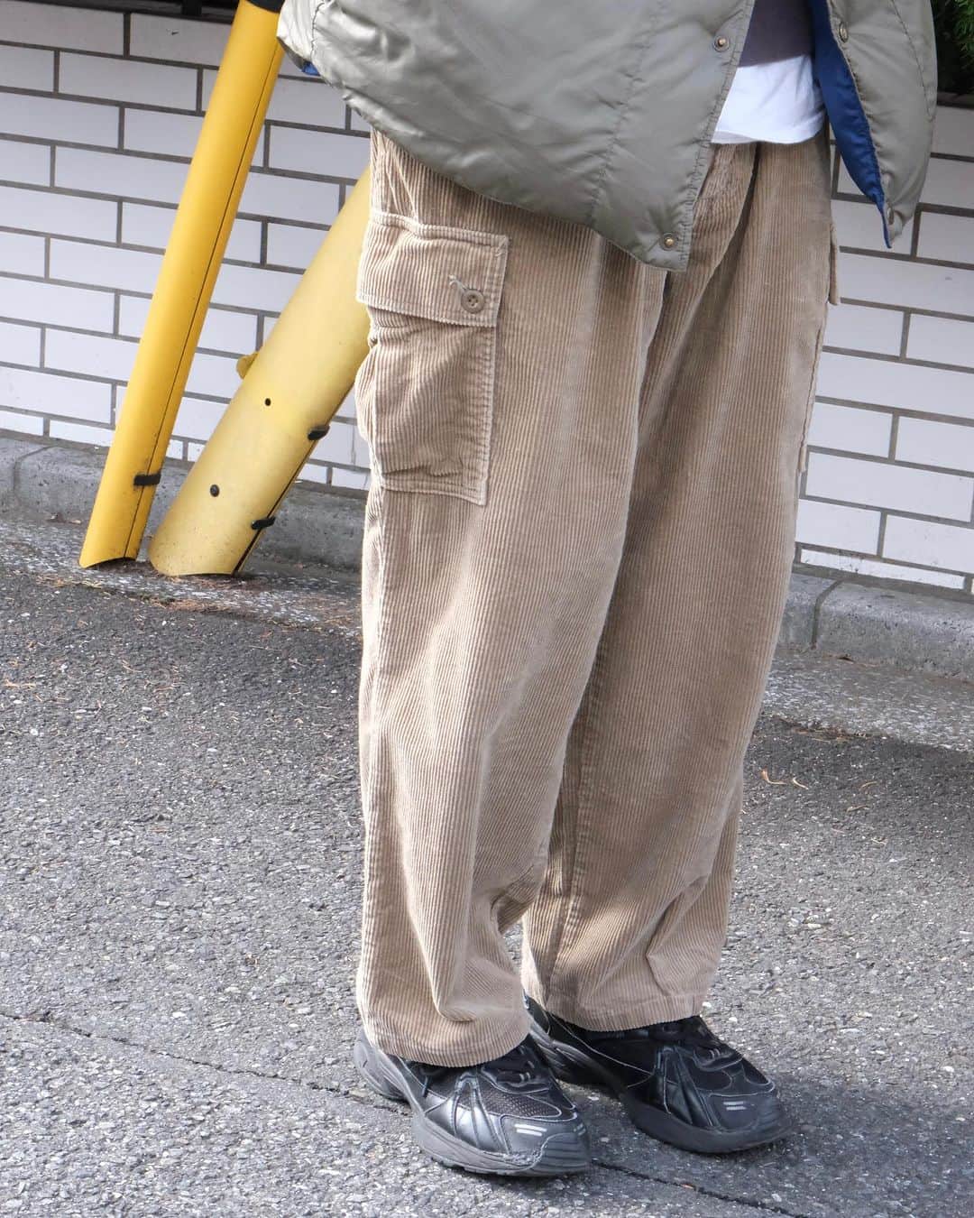 dracaenaさんのインスタグラム写真 - (dracaenaInstagram)「Mens recommend item  90s "L.L.Bean"  Goose Down Vest size-L TALL #sold  90s "POLO SPORT" RIDGWAY CAMP Sweat shirt #sold  90s "Polo by Ralph Lauren" corduroy cargo pants w35 l30 #sold  INSTAGRAM @dracaena_kichijoji  #Dracaena_Kichijoji #DracaenaKichijoji #DracaenaNorth  #dracaena  #VintageShop  #Vintage  #Kichijoji  #吉祥寺 #古着屋 #ドラセナ吉祥寺 #ドラセナ  #井の頭公園 #七井橋通り  #ヴィンテージショップ #ヴィンテージ #古着 #🇺🇸 #🇨🇦 #🇯🇵  #unitedstates  #canada  #buyingtrip  #poloralphlauren  #llbean #vintagellbean」10月29日 18時50分 - dracaena_kichijoji
