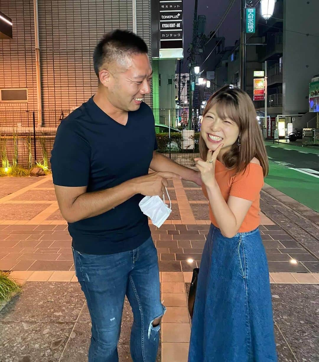 Yuri Sakuraiさんのインスタグラム写真 - (Yuri SakuraiInstagram)「小川麻琴ちゃん、Happybirthday🎉  今日は家族のように仲良くしているまこっちゃんのお誕生日！  まこっちゃんを知ったのは、 こんな風に知り合うはるか前、 まこっちゃんがモーニング娘。で活躍してたころ、テレビ越しに知り、時が流れて、 自分の経営しているMK CAFEの看板メニュー、鯖バーガーのコラボをキッカケに、 色々な企画を御一緒させていただいています！  初めて会ってから、今でも変わらず、 まこっちゃんの元気なパワーは、 その場を明るくしてくれ、 本当にいつ会っても楽しい時間を過ごさせてもらっています！  MKチームとはお仕事でもプライベートでも一緒に過ごしてますが、 やる！と決めたことへの取り組む姿勢や、コミットする集中力と、どんな状態でも周りへの気遣いのできる姿は、オンオフ変わらなく、 まこっちゃんは自分にとっても仲間たちにとっても本当に良い刺激をいつも貰ってるのです！  来年2月には、まこっちゃんは初のフルマラソン《沖縄マラソン》に挑戦します！ フルマラソンの過酷さを何度も経験してるので、今年はコロナもあり約5年振りのマラソンというのともあり、本当はエントリーするつもりはなかったのです！！ がしかし、まこっちゃんの記念すべき初マラソン、一緒に走ろう！というプッシュもあり、 一緒に挑戦します！！  毎年毎年、チャレンジを続けるまこっちゃん！ これからもMKチームをよろしくお願いします♪  #小川麻琴 ちゃん#誕生日#birthday#Anniversary#タレント#女優#元#アイドル#モーニング娘#モーニング娘og#沖縄#ウミカジテラス#カフェオーナー#瀬長島ウミカジテラス #idol#talent#okinawa#okinawajapan#umikajiterrace #cafe」10月29日 19時06分 - yuri_sakuraiii