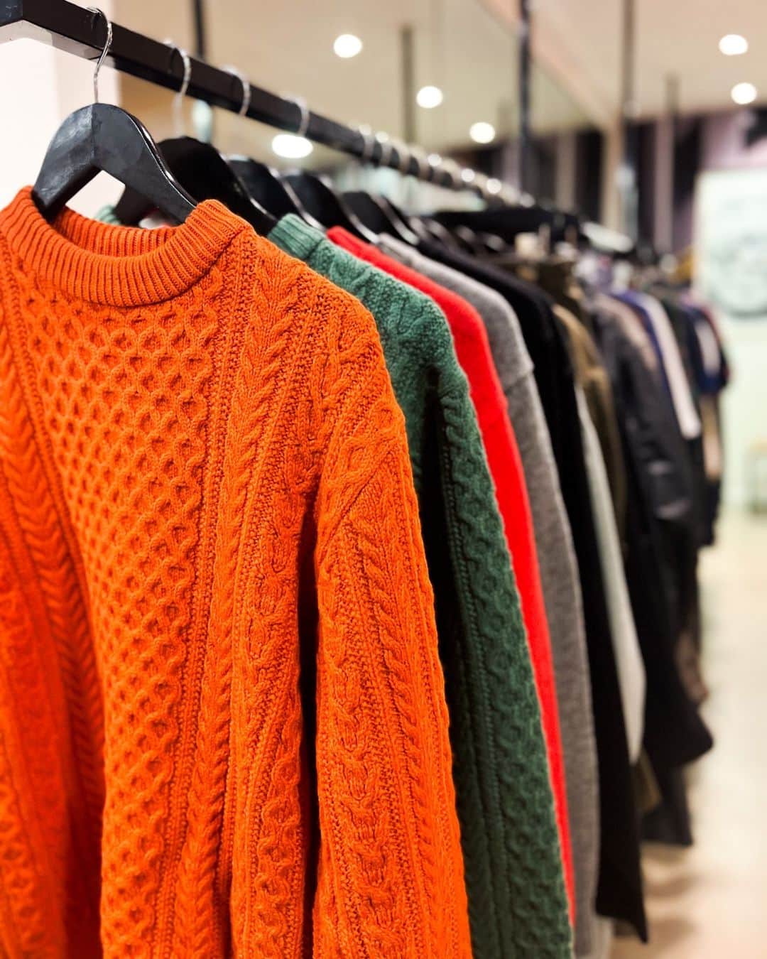 ガーブストアのインスタグラム：「Embrace the autumnal season with new Aran wool knits by new brand Yonetomi. ⁠ ⁠ We're here until 5pm today, come say hi! 👋」