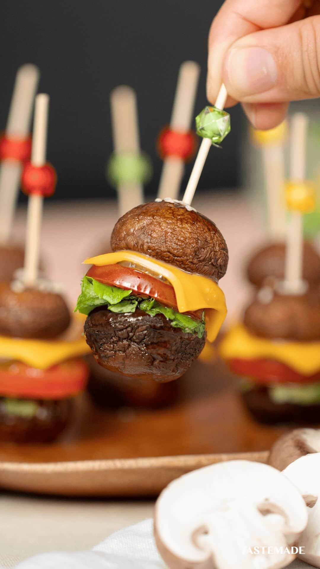 テイストメイドのインスタグラム：「【たこ焼き器で簡単♡】マッシュルームハンバーガー🍄🍔Mushroom Burgers   見た目は小さいハンバーガー！？ だけど、実はバンズの代わりにマッシュルームで使ってるんです🍄✨  ジュワッとジューシーなマッシュルームとお肉やチーズがマッチして美味しすぎる！！ 食べ始めたら止まらないので要注意だよ😎  ■材料 マッシュルーム 16個 ひき肉 80g レタス 適量 ミニトマト 3個 スライスチーズ 2枚 ピクルス 適量 てりやきソース 適量 白ごま 適量  ■作り方 1. マッシュルームの軸を取り、半量にひき肉を詰め中央をかるくへこませる。 2. 薄く油を塗ったたこ焼き器に入れ、裏返しながら両面焼き、ひき肉を詰めていないマッシュルームの表面に白ごまを振る。 3. ひき肉の上にてりやきソースを塗り、レタス、ミニトマト、ピクルス、スライスチーズを重ねる。 4. 残りのマッシュルームをかぶせ、ピックを刺す。  Ingredients:  - 16 mushrooms  - 80g ground meat  - Some lettuce  - 3 mini tomatoes  - 2 slices of cheese  - Some pickles  - Some teriyaki sauce  - Some white sesame seeds  Steps: 1. Remove the stems from the mushrooms and stuff them with half of the ground meat, pressing the center lightly. 2. Place them in a takoyaki pan lightly greased with oil, flip them over and cook both sides. Sprinkle white sesame seeds on the surface of mushrooms that aren't filled with ground meat. 3. Spread teriyaki sauce over the ground meat, then layer lettuce, mini tomatoes, pickles, and slices of cheese on top. 4. Cover with the remaining mushrooms and secure with toothpicks.  #テイストメイド #料理 #cooking  #ハロウィン #ハロウィンレシピ #Halloween #Trickortreat #ハロウィンパーティー  #ハンバーガー #smashburger #チーズバーガー #burger #CheeseBurger #秋 #秋レシピ #マッシュルーム #きのこ #きのこレシピ #マッシュルームレシピ #たこ焼き器 #ヘルシーレシピ #healthy #heathyrecipe #レシピ  #簡単レシピ #おうちごはん  #パーティーレシピ #チーズ #チーズレシピ #mushrooms」