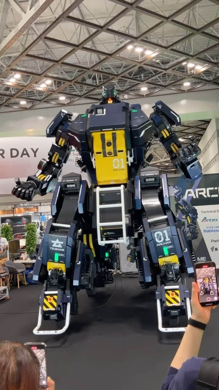 The Japan Timesのインスタグラム：「Meet ARCHAX, a four-wheeled, 4.5-meter-tall robot that was showcased at the Japan Mobility Show, which is running until Nov. 5.   Created by Tsubame Industries, a Tokyo-based startup, the giant robot is controllable from a cockpit.   In addition to being dexterous, the robot can morph into either an upright robot mode and a crouching-down vehicle mode.  Want one for yourself? It will set you back ¥400 million ($2.7 million).   📸: Kazuaki Nagata  #JapanMobilityShow #robotics #robots #Japan #ARCHAX #tsubameindustries #mobility」