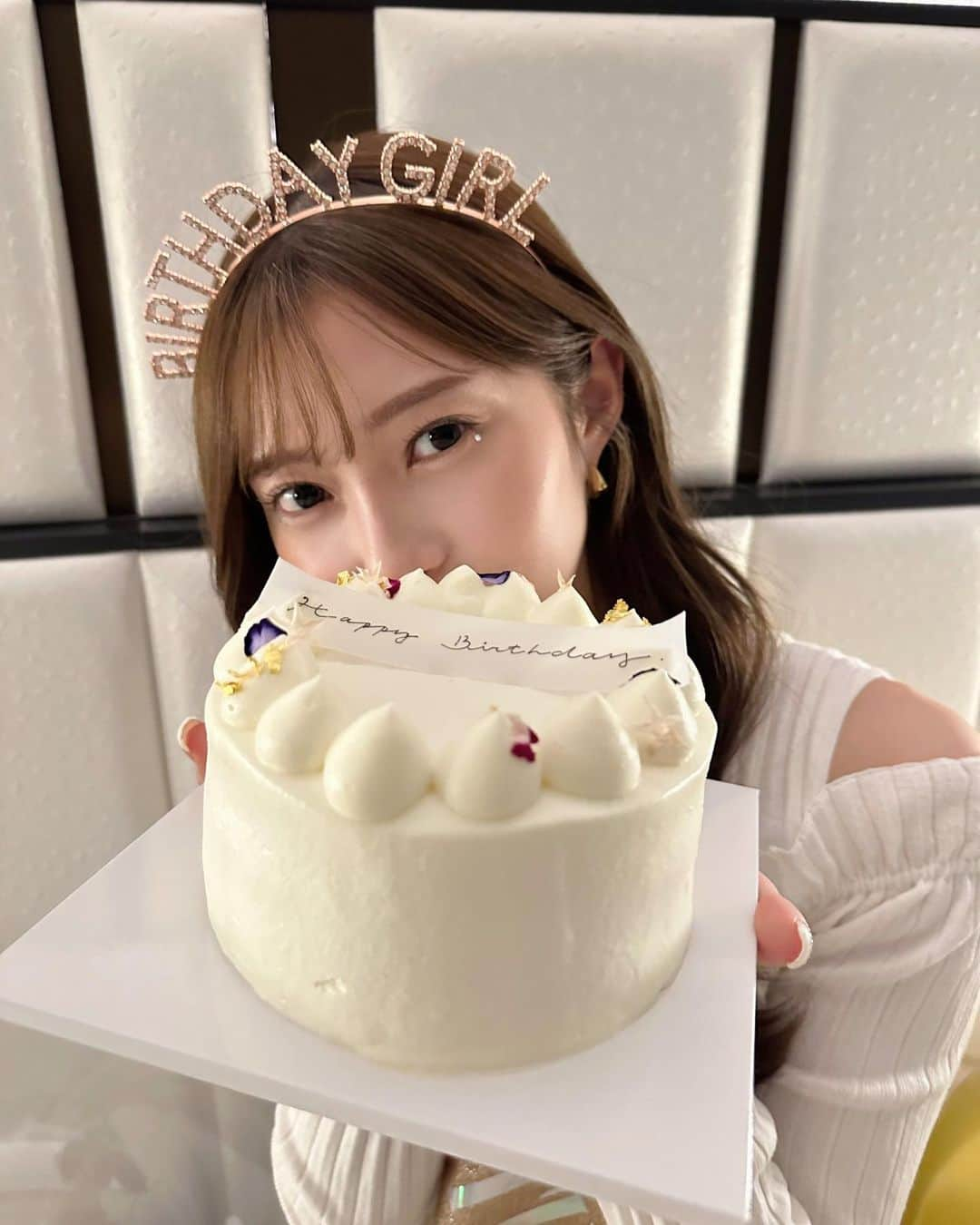 松川星のインスタグラム：「⁡ この前いとちゃんが お誕生日お祝いしてくれた🎂💌 たくさん考えて 準備してくれたのが嬉しすぎる ありがとう…♡」