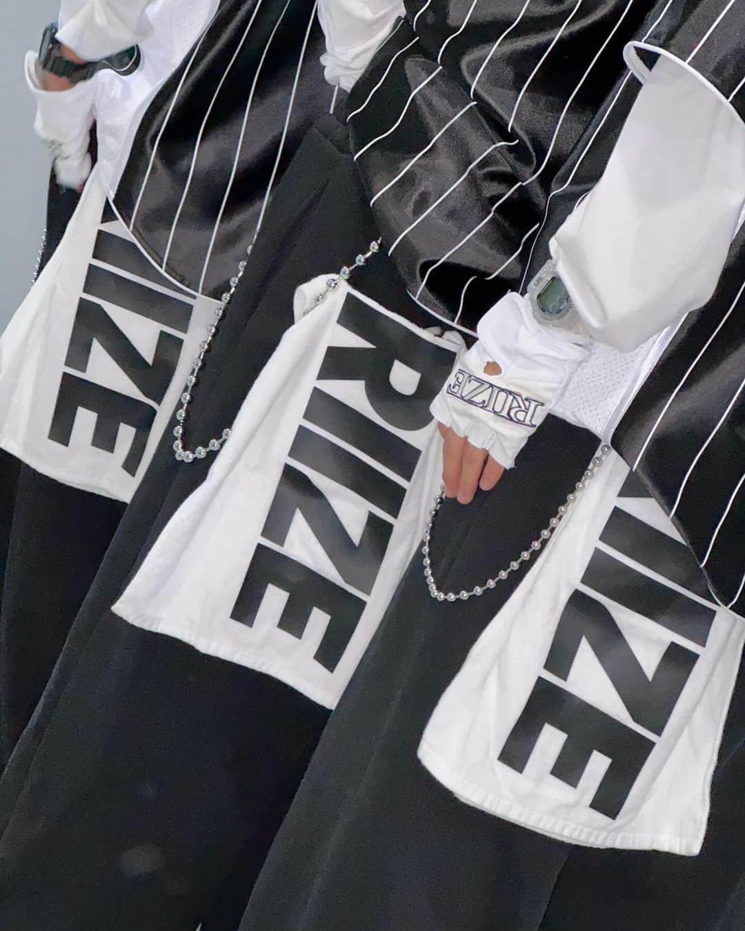 RIIZEさんのインスタグラム写真 - (RIIZEInstagram)「RIIZE🖤🤍  #RIIZE #라이즈  #RISEandREALIZE #TalkSaxy #RIIZE_TalkSaxy」10月29日 19時04分 - riize_official