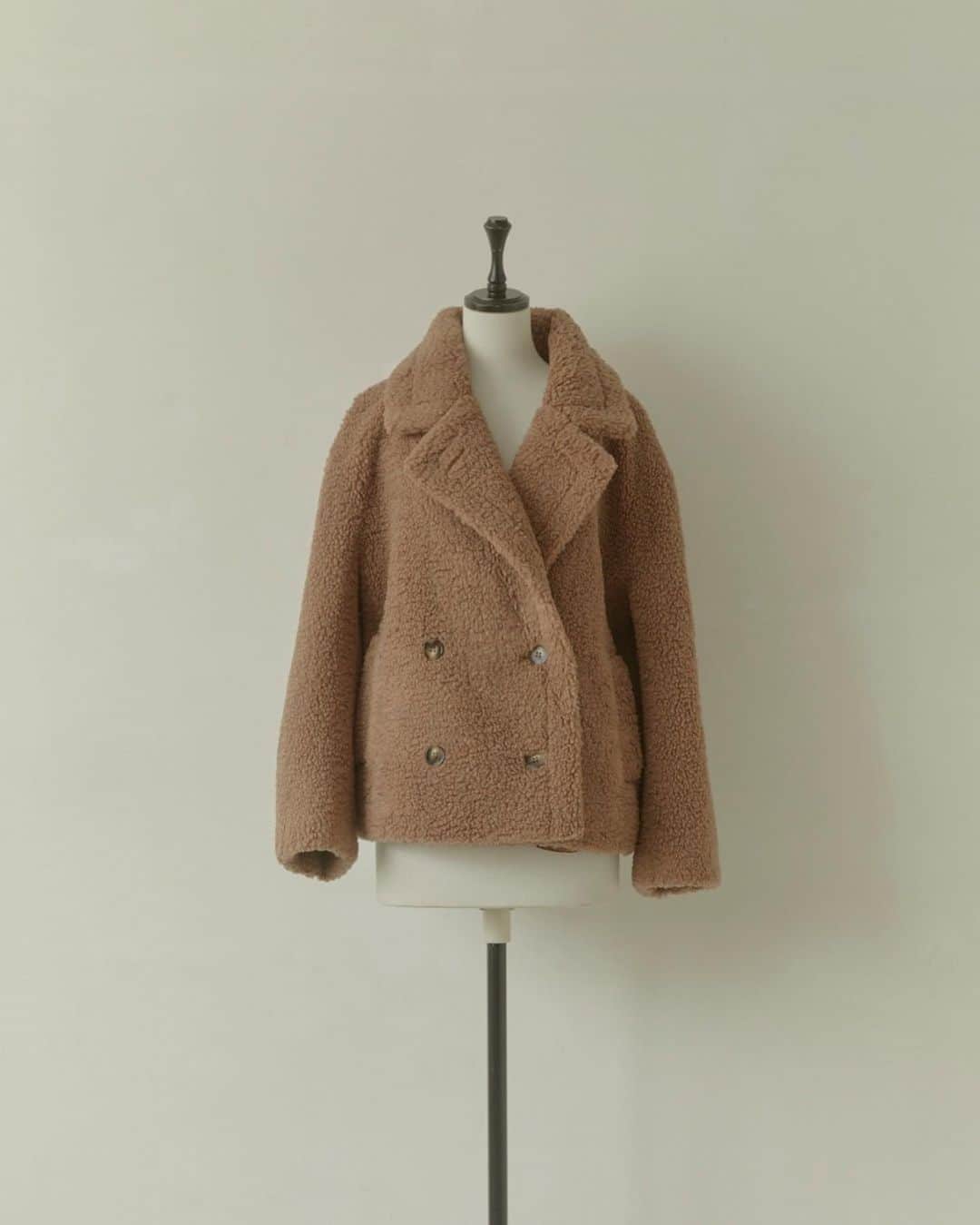 ACYMさんのインスタグラム写真 - (ACYMInstagram)「#outercollection ✔︎Teddy boa long コート ¥36,300(tax in) . ✔︎Teddy boa volume コート ¥33,000(tax in) . ✔︎Stand collar check wool コート ¥29,700(tax in) . ✔︎Stand collar wool button コート ¥29,700(tax in) . ✔︎Muffler pocket down コート ¥26,400(tax in) . ✔︎Volume collor boa ジャケット ¥22,000(tax in) . . 詳しくはWEB STORE(@acym_official )のTOP URLよりご覧ください。  #ACYM #ootd #outfit #coordinate #ロングコート #ダウンコート #ボアジャケット #ボアコート #秋服 #冬服」10月29日 19時09分 - acym_official