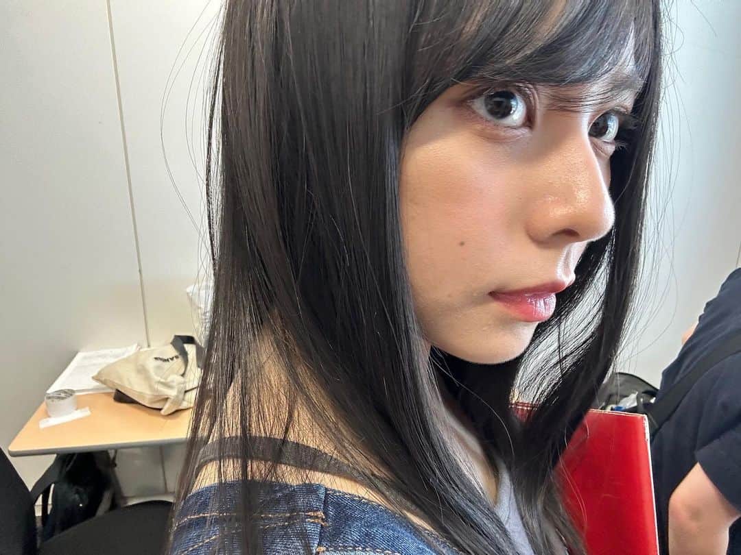 のインスタグラム：「いよいよ今夜0時55分から、ABCテレビ「こういうのがいい」初回の放送です！！🍑 TVer、DMMTVの配信からもご覧いただけます！  上の写真はクランクインの前の打ち合わせの時の写真♡ メイクの感じとか色々決めた日ですね〜  今夜は黒髪友香ちゃんの登場です♡  そして、今夜20時からムラタングこと、西山潤くんとインスタライブもさせていただきますのでそちらも合わせてご覧ください！📺  @kouiunogaii_abc   #ドラマ #こういうのがいい」