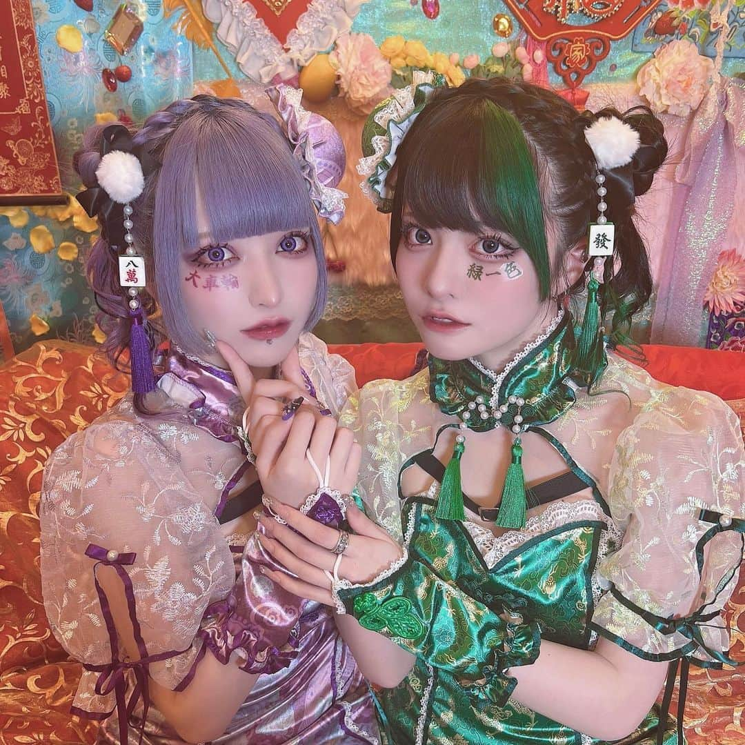 黒魅ららさんのインスタグラム写真 - (黒魅ららInstagram)「💚💜  ・ ・ ・  #チャイナ #ハロウィン #ヘアメ」10月29日 19時11分 - _ux_xuxoo