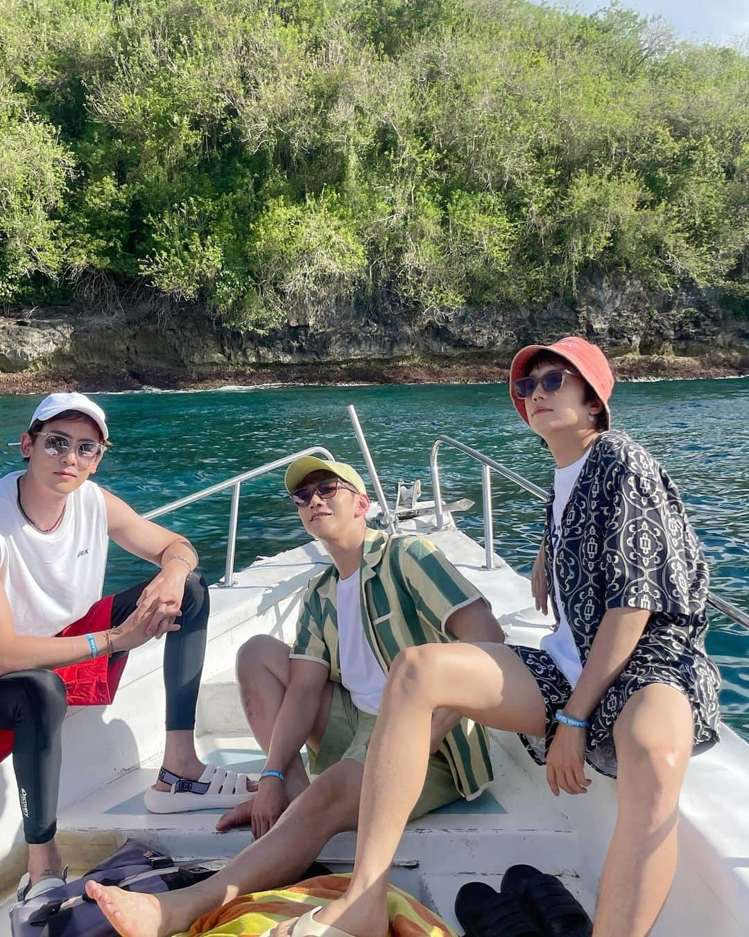 2PMさんのインスタグラム写真 - (2PMInstagram)「그동안 <오후셋이> in bali🌴 편을 사랑해 주셔서 감사합니다🩷♥️💙  #발리엠버서더같은  #청량함max #🐼🐨🐤 #레투스타그램」10月29日 19時23分 - real_2pmstagram