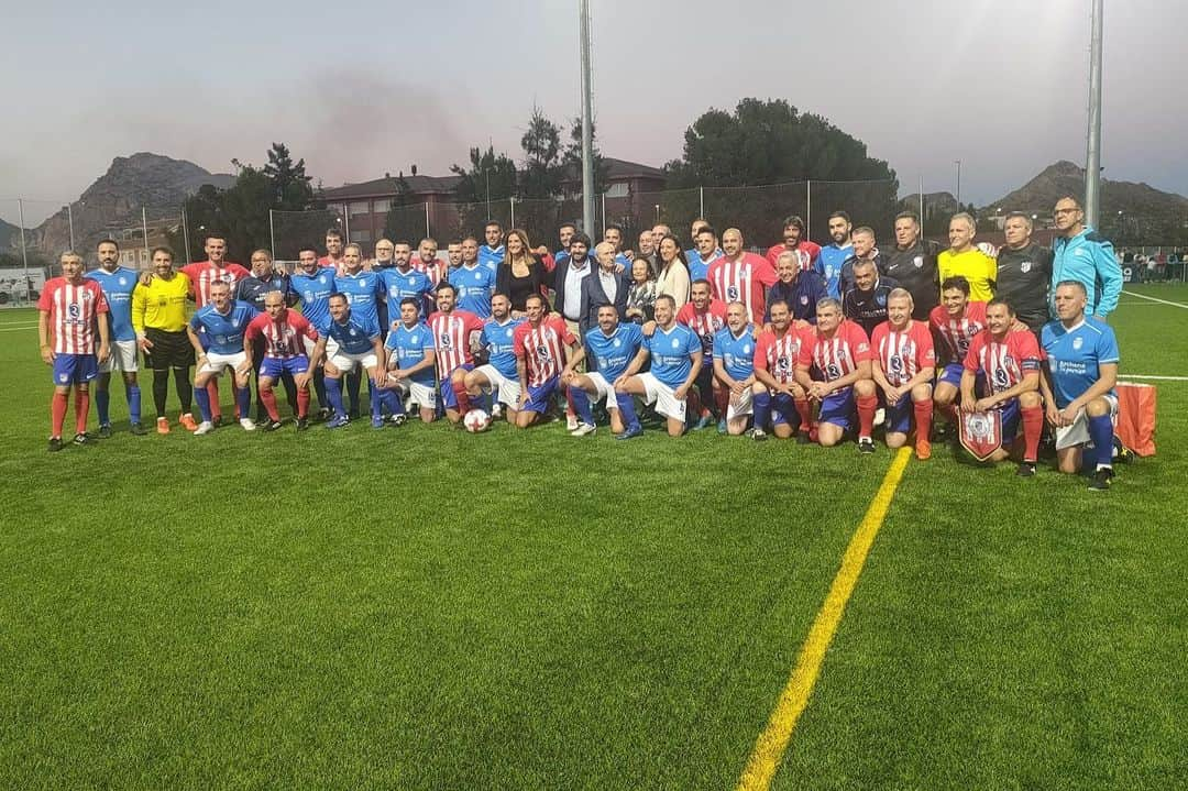 フランシスコ・モリネーロさんのインスタグラム写真 - (フランシスコ・モリネーロInstagram)「⚽️🏟️Inauguración del complejo deportivo “Dr. Pedro Guillén” 👏🏻🔝 @ayuntamientodearchena  @leyendasatleti 🔴⚪️」10月29日 19時17分 - molinero15