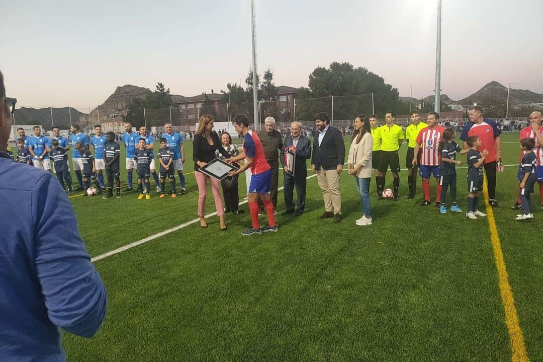 フランシスコ・モリネーロさんのインスタグラム写真 - (フランシスコ・モリネーロInstagram)「⚽️🏟️Inauguración del complejo deportivo “Dr. Pedro Guillén” 👏🏻🔝 @ayuntamientodearchena  @leyendasatleti 🔴⚪️」10月29日 19時17分 - molinero15