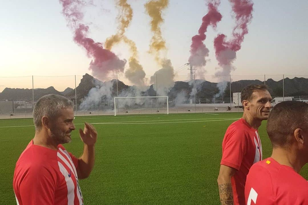 フランシスコ・モリネーロさんのインスタグラム写真 - (フランシスコ・モリネーロInstagram)「⚽️🏟️Inauguración del complejo deportivo “Dr. Pedro Guillén” 👏🏻🔝 @ayuntamientodearchena  @leyendasatleti 🔴⚪️」10月29日 19時17分 - molinero15