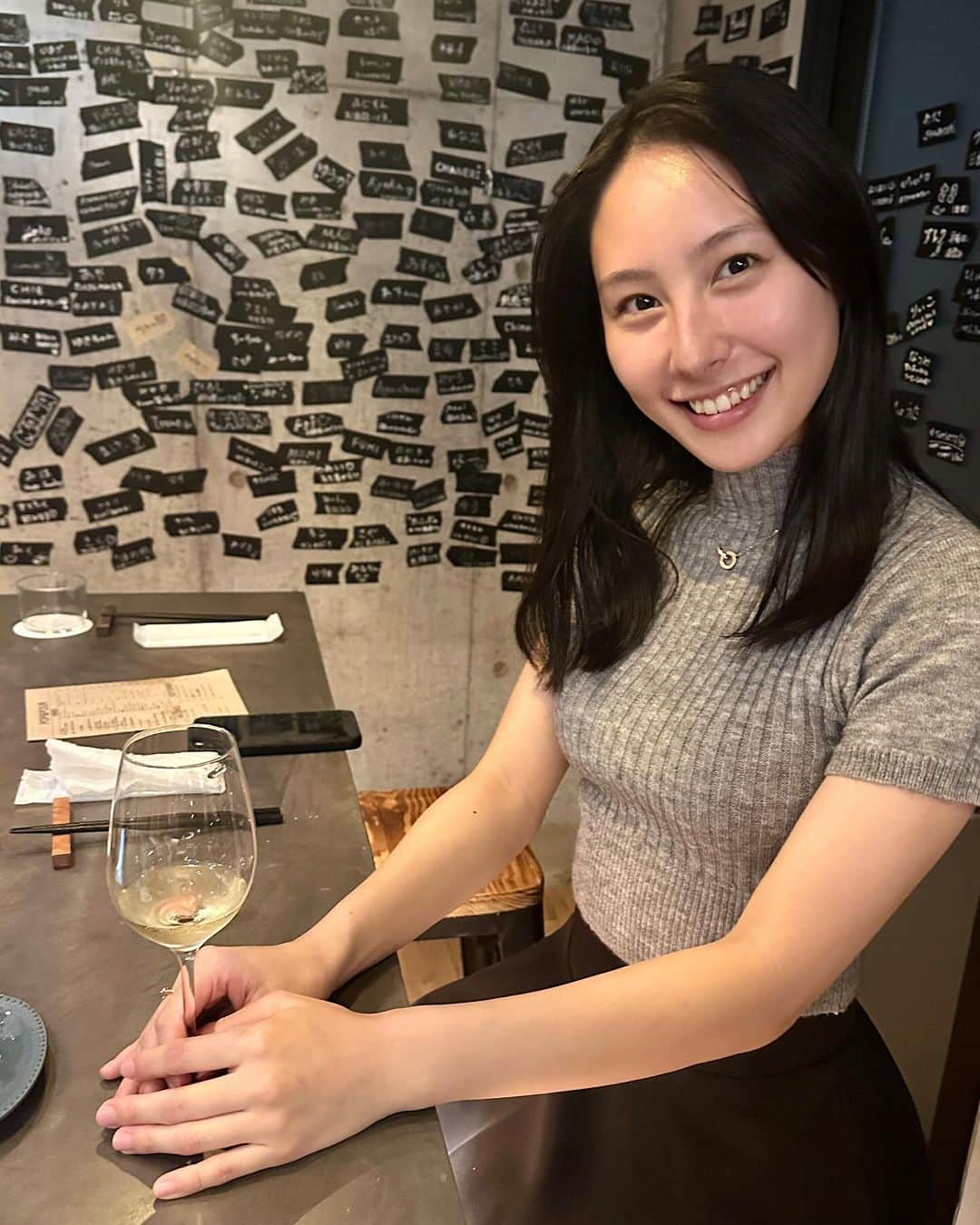 里彩さんのインスタグラム写真 - (里彩Instagram)「ワイン中毒🍷 #itswineoclock ❤️‍🔥  美味しいご飯とワインのペアリング🥹 好きになるとリピートしがちなので 選んでいただいて新しいものを知れて、楽しかったな🥰」10月29日 19時17分 - risa_gram611