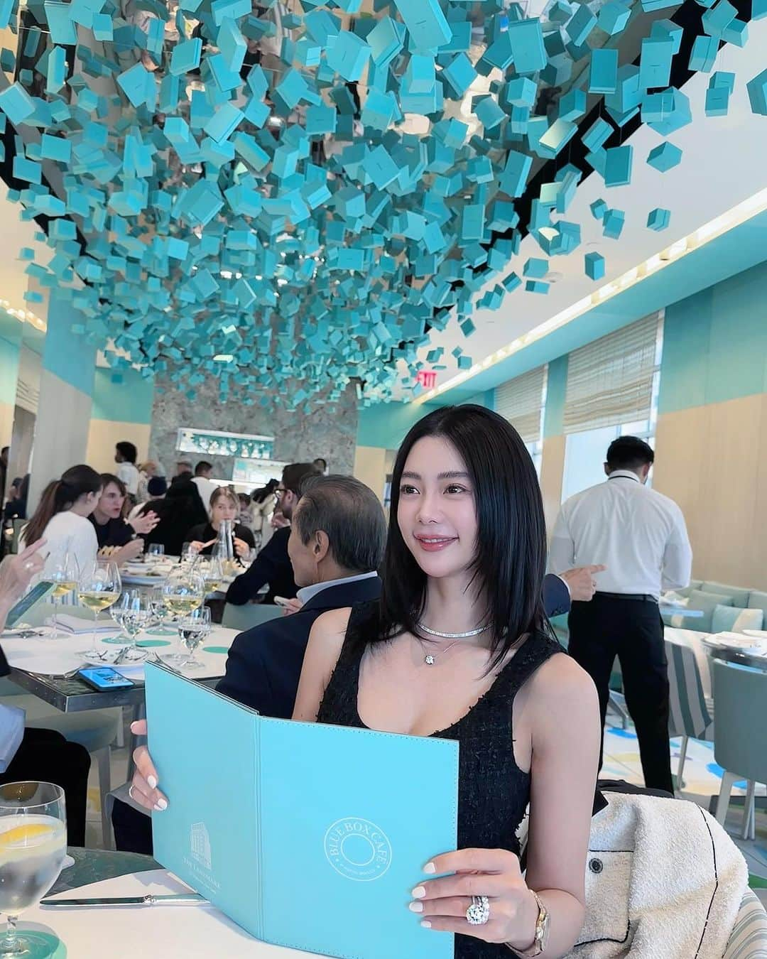 クララさんのインスタグラム写真 - (クララInstagram)「@tiffanyandco #TiffanyBlueBoxCafe #TiffanyLandmark #NYC」10月29日 19時17分 - actressclara