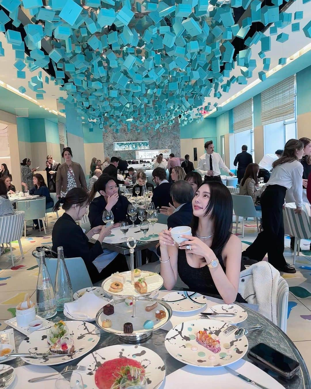 クララさんのインスタグラム写真 - (クララInstagram)「@tiffanyandco #TiffanyBlueBoxCafe #TiffanyLandmark #NYC」10月29日 19時17分 - actressclara