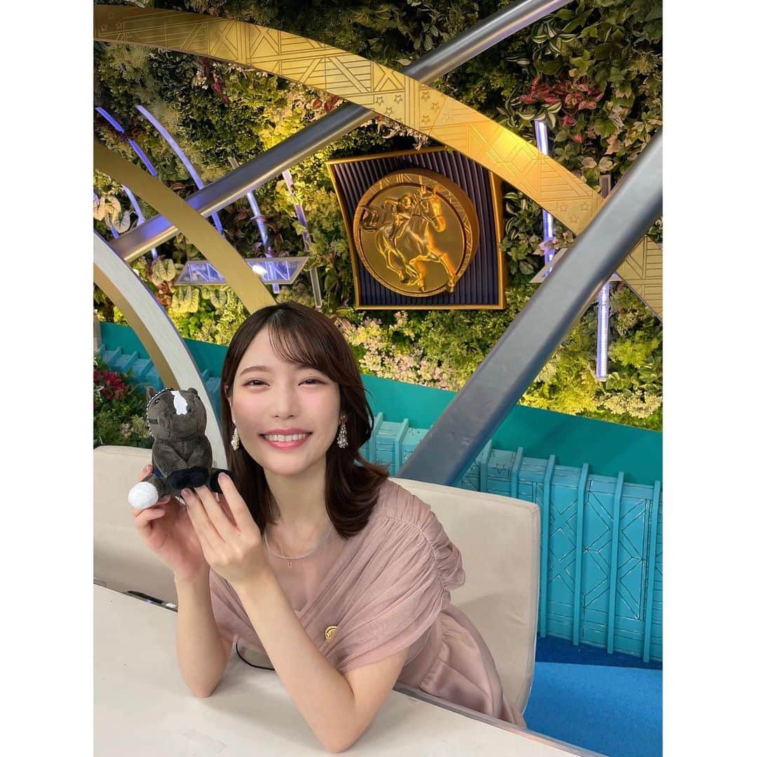 竹俣紅さんのインスタグラム写真 - (竹俣紅Instagram)「👑 天皇賞・秋 度肝を抜かれたレースでした！！ ⁡ ◎イクイノックスが勝つとは思っていましたが、 こんな勝ち方をするとは… ラップタイムをみて、あらためて感動✨ ◯ダノンベルーガは4着。惜しかったー！ ⁡ ところで、きょうの私の勝負レース(?)は 新潟メイン ルミエールオータムダッシュ！ 今年最後の千直でした。 ◎シンシティと◯ファイアダンサーで爆的中🔥 大荒れで、見応えのあるレースでした。 ⁡ 今夜はおいしいワインが飲めそうです(明日があるので一杯だけにしときます笑) ⁡ ⁡ #みんなのKEIBA #東京競馬場 #天皇賞秋 #11年ぶりの #天覧競馬 #イクイノックス #すごすぎた」10月29日 19時17分 - benitakemata_official