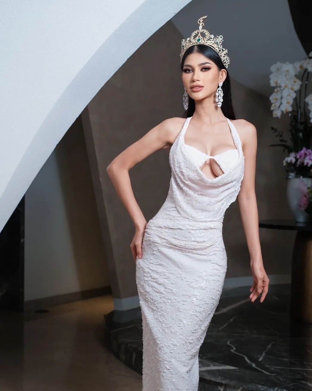 Ivan Gunawanさんのインスタグラム写真 - (Ivan GunawanInstagram)「Today's look, visiting @lyonalab factory and office Dress : @dolongofficial  Captured : @davidryophotographer   @missgrandinternational @nawat.tv @teresa.mgi   @ivan_gunawan  @yayasanduniamegabintang   #MissGrandInternational2023 #MGI2023 #AliveVietnam #MissGrandIndonesia2023」10月29日 19時23分 - ivan_gunawan
