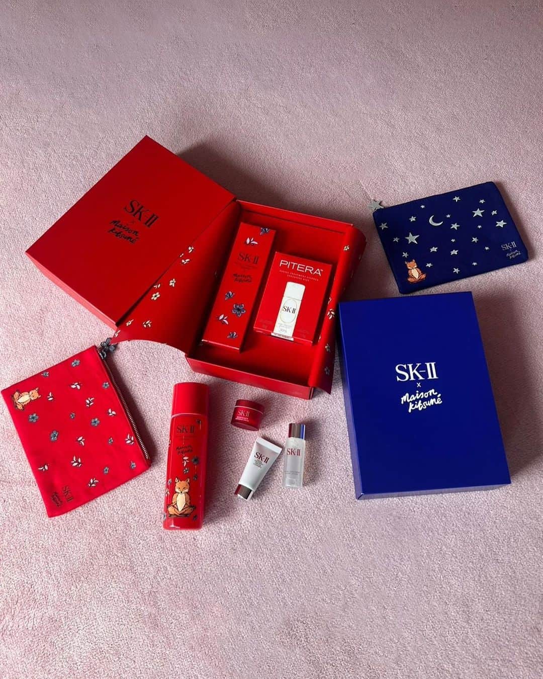 板野友美さんのインスタグラム写真 - (板野友美Instagram)「今年のSK-IIのコフレが届いたよー🎄.* もうクリスマスコフレの季節かぁ。💭🗝  まず、メゾンキツネとコラボのボトルがかわいすぎる❤️‍🔥 洗顔やふき取り化粧水、新作のクリーム、ポーチまで入っていて、 年末年始の旅行とかにも使えるなぁと💭 今年1年頑張った、自分へのご褒美や 大切な人へのギフトにもよさそう- ̗̀🎁 ̖́-  #SKII #クリスマスコフレ #SKIIxMAISONKITSUNE #ピテラ #ピテラエッセンス」10月29日 19時18分 - tomo.i_0703