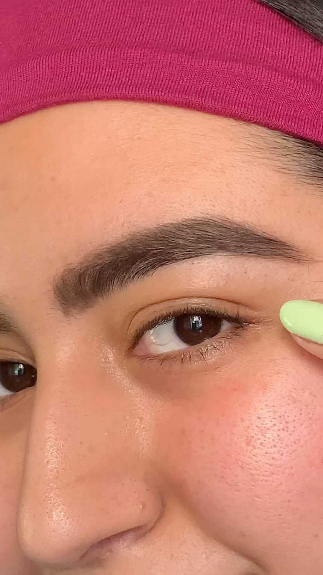 Benefit Cosmetics UKのインスタグラム：「Sunday means one thing: Wind down and wipe those brows away using our gentle oil cleanser, Get Unblocked.   It’s silky-smooth formula feels lightweight, leaving your skin feeling as nourished as ever.  #oilcleanser #brows #benefituk」
