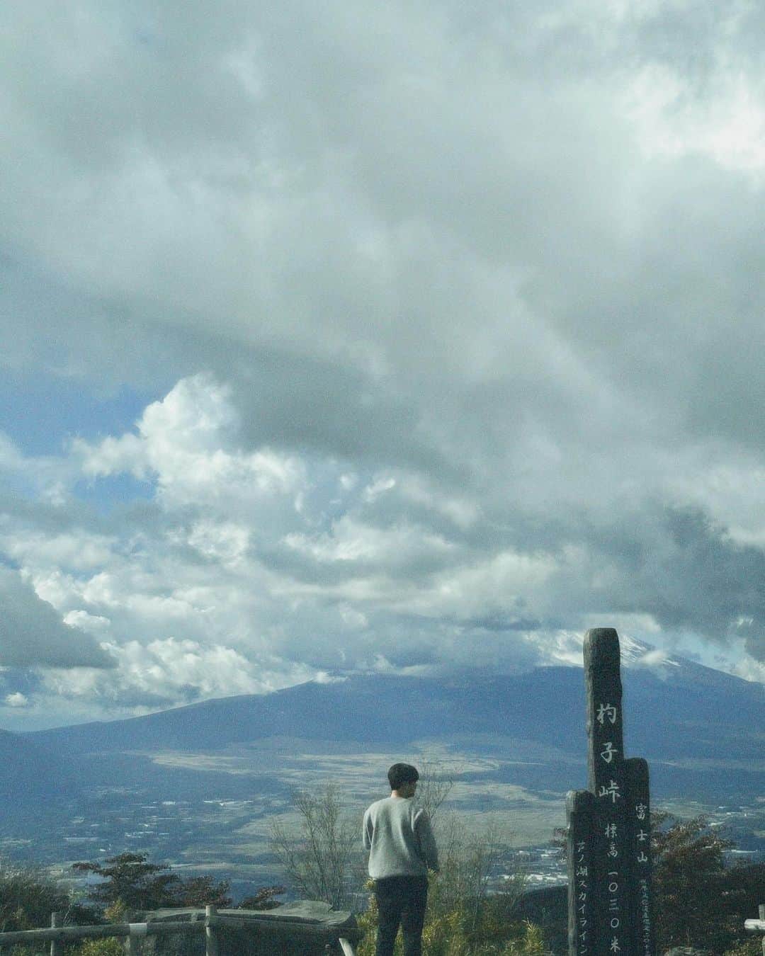 蓮音さんのインスタグラム写真 - (蓮音Instagram)「「富士山見たい〜」「温泉入りたい〜」っていう唐突なリクエストから始まった弾丸箱根旅🍂 ㅤㅤㅤㅤㅤㅤㅤㅤㅤㅤㅤㅤㅤ 日々の喧騒から離れて 自然だけを感じて アラームもかけずに目覚めて 本当に最高だったな〜 ㅤㅤㅤㅤㅤㅤㅤㅤㅤㅤㅤㅤㅤ 「なんでもない日にいいん〜？」って聞いたら 「なんでもない日を過ごせることに感謝しよ！」って 気分転換させてくれた旦那氏には頭が上がらん、、、 ㅤㅤㅤㅤㅤㅤㅤㅤㅤㅤㅤㅤㅤ お宿もご飯もたまらんでした。🗻 明日からまた頑張ろう〜！！ ㅤㅤㅤㅤㅤㅤㅤㅤㅤㅤㅤㅤㅤ #富士山はシャイでした」10月29日 19時30分 - 09hasu