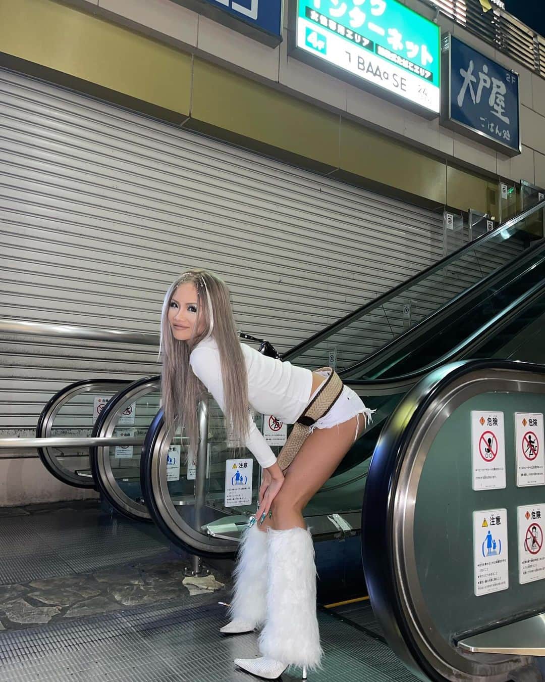 ERIKAのインスタグラム：「． ． ． ． ギャルの日常⛄️」