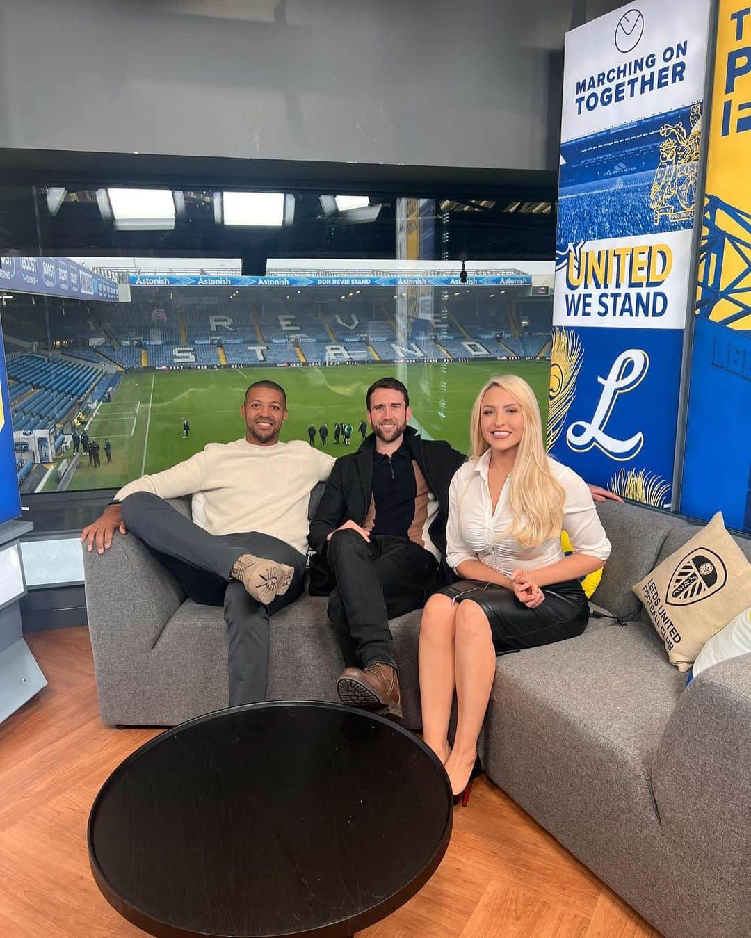 マシュー・ルイスさんのインスタグラム写真 - (マシュー・ルイスInstagram)「Can’t say I don’t have the legs for it. Podcasting, that is. Last time I played football one of them broke in half.  Back at Elland Road with the old gang as @leedsunited brushed aside those dog botherers from round the way.  Nice shiny studio guys, @jermainebecks83 @eljonesuk」10月29日 19時33分 - mattdavelewis