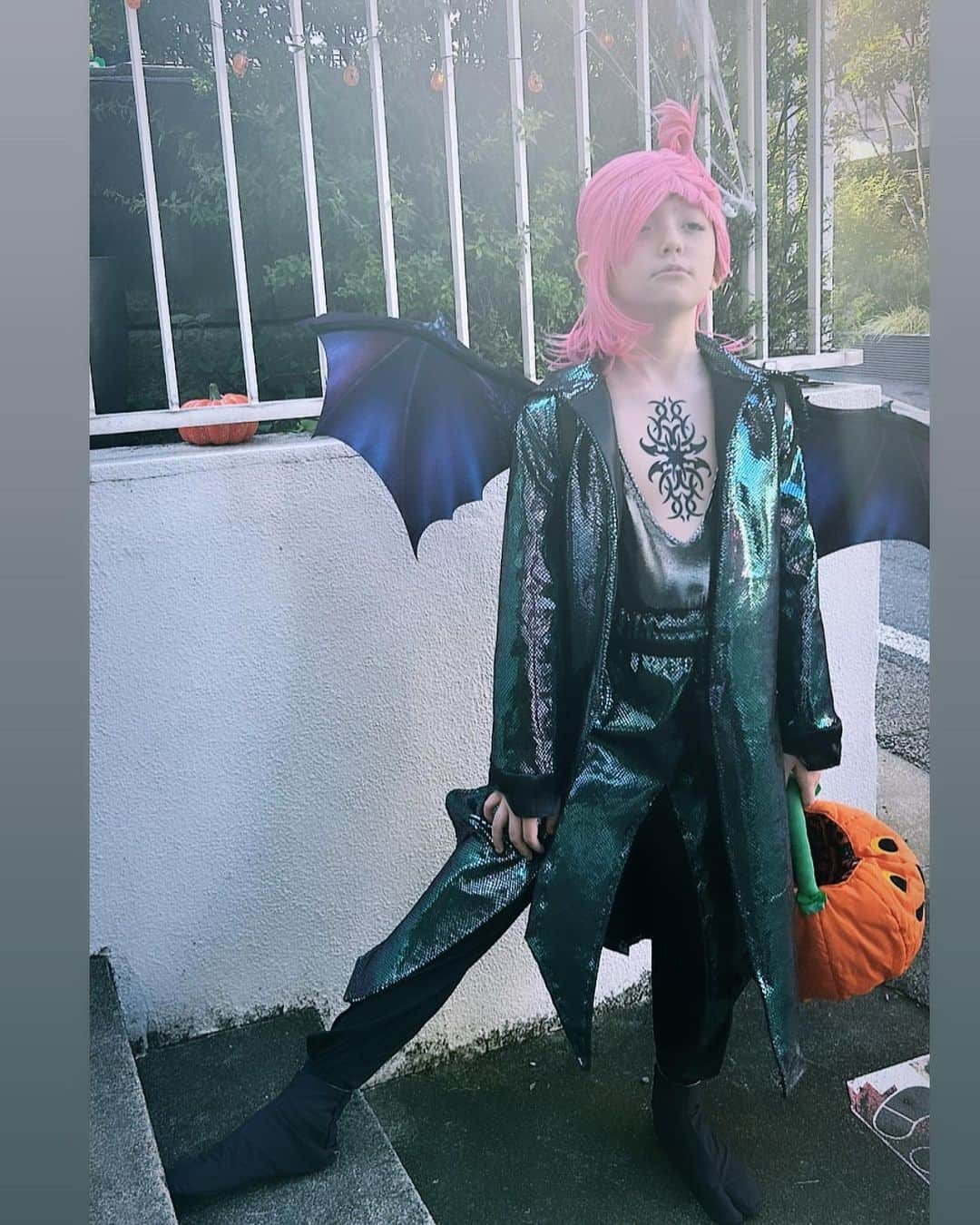 RINAのインスタグラム：「Halloween Costume 🎃 今回のコスチューム作りの仕上がりがこんな感じ❣️🤣 ヴィニーはかなり喜んでいました❣️👍 成功した気分🥰 #fortnite #kadothornefortnite #handmade」