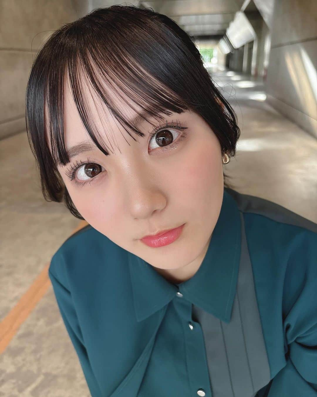 田口愛佳さんのインスタグラム写真 - (田口愛佳Instagram)「今日はいつもより 綺麗めなコーデにしてみた。  個別握手会は凄く久しぶりで、なんかエモかったですね。 来てくれた皆さん、ありがとー！  #今日のコーデ」10月29日 19時49分 - t_manaka.12