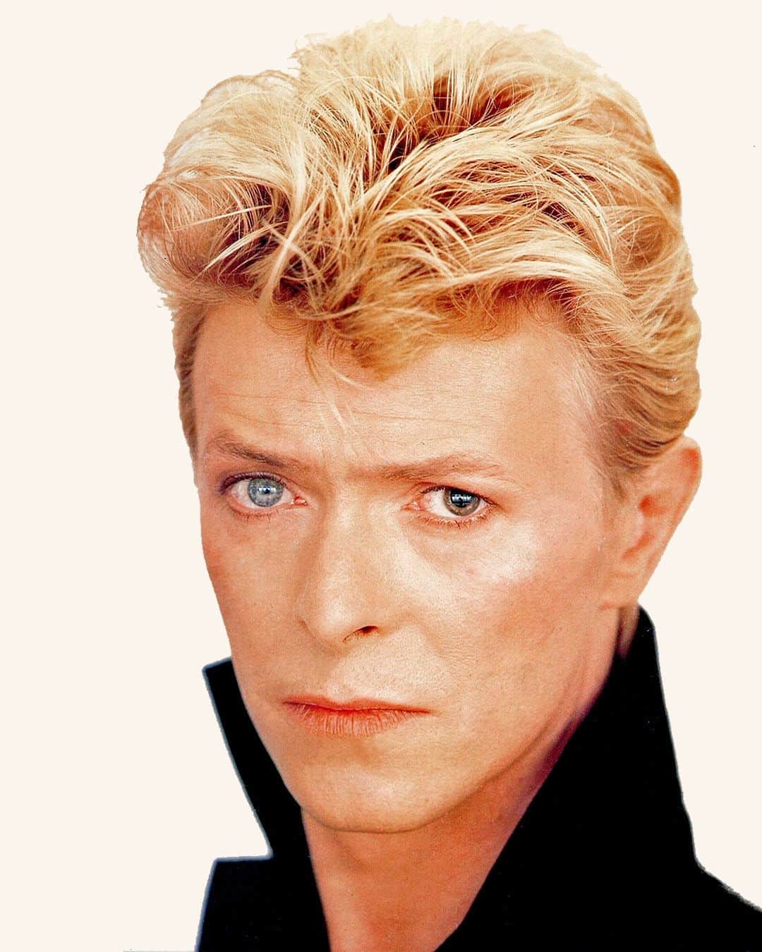 デヴィッド・ボウイのインスタグラム：「DAVID BOWIE VIDEO EP IS FORTY  “You could look into my eyes...”  Around about now, forty years ago, the David Bowie Video EP was released on VHS along with a laser disc in the US and Japan.  Containing the promo videos from the Let's Dance album; Let’s Dance, China Girl and Modern Love, this release was the only source of the uncensored China Girl video.  To the YouTube generation this probably doesn’t seem a particularly big deal, but forty years ago it was.   And if it took your fancy, you could even dwell on a naked David Bowie’s posterior: https://www.youtube.com/watch?v=iK6gAbZdhDc (Linktree in bio)  If you’re wondering about the seemingly gratuitous use of a Tony McGee Bowie portrait, a mono image from this session was colourised for the US advert.   📸 Tony McGee  #BowieLetsDanceVideoEP #BowieTonyMcGee #BowieLetsDance #Bowie1983」