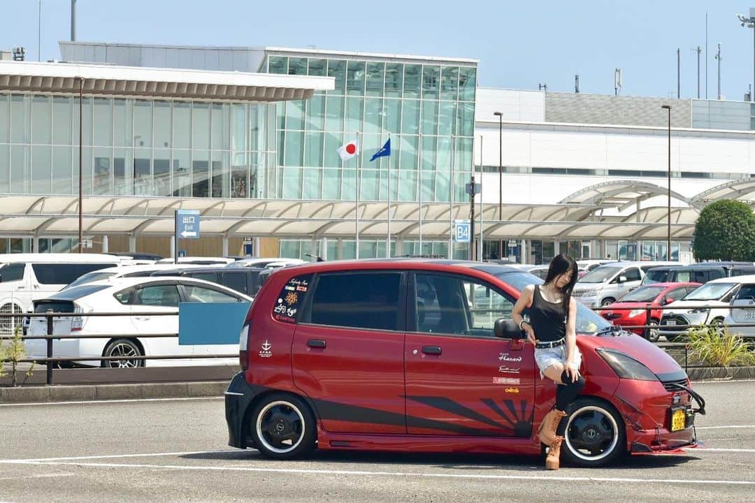 Ruriのインスタグラム：「. 📷 @nk_so_diggy_mo ✨ 🏎 @yakkun328 さん✨ . かっこいいMRワゴンと🥰 すごいこだわっていじられてて素敵なの🥰 オーナーさんも優しい❤️ またチームかつおでお願いします😊 . . #過去pic #チームかつお #空港 #静岡空港 #mrワゴン #スズキ #suzuki #キャンギャル #車横モデル #車両立ちモデル #集まり #オフ会 #ミーティング #静岡 #静岡モデル」