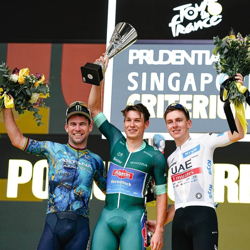 マーク・カヴェンディッシュのインスタグラム：「🏆 The 2023 #TDFSG podium 🏆  🥇🇧🇪 @jasperphilipsen  🥈🇬🇧 @markcavendish  🥉🇸🇮 @tadejpogacar   #TDFSG  📸 : A.S.O. / @thomas_maheux」